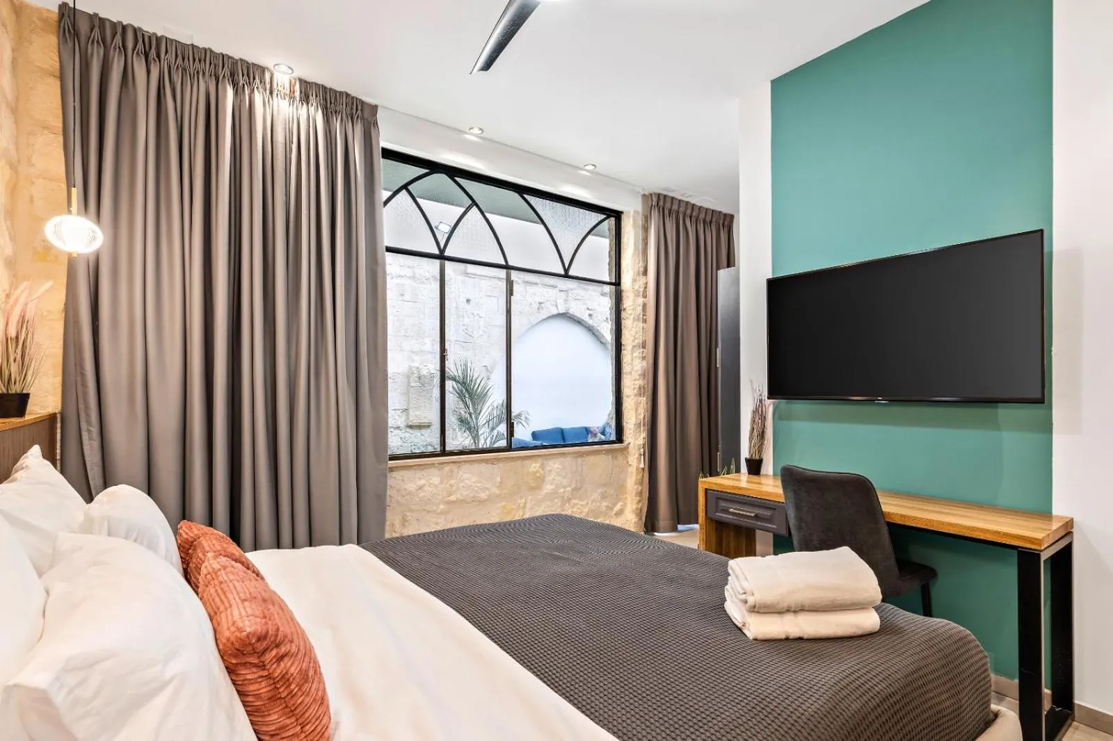 Bed in Old City Boutique - By La Finca Hotels