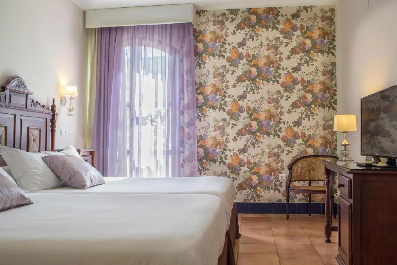 Bedroom, Bed in Hotel Rosaleda Don Pedro