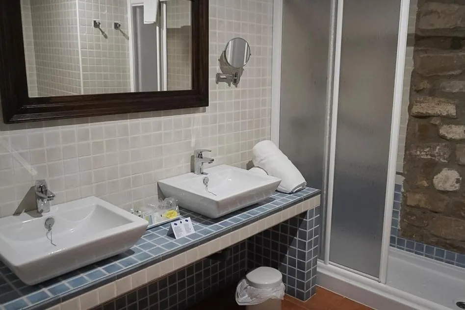 Bathroom in Hotel Rosaleda Don Pedro