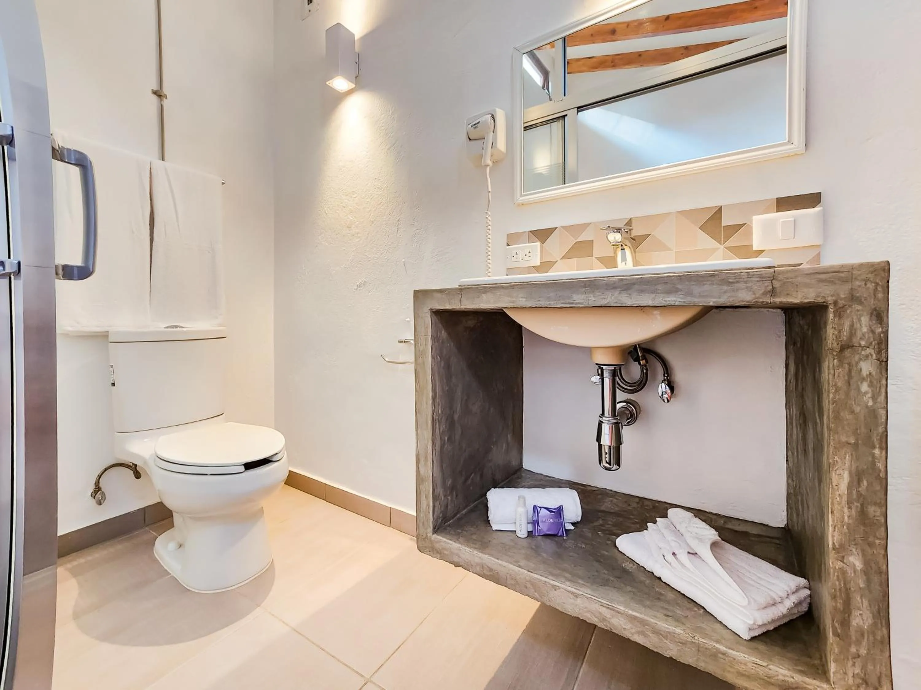 Bathroom in Niebla Suites