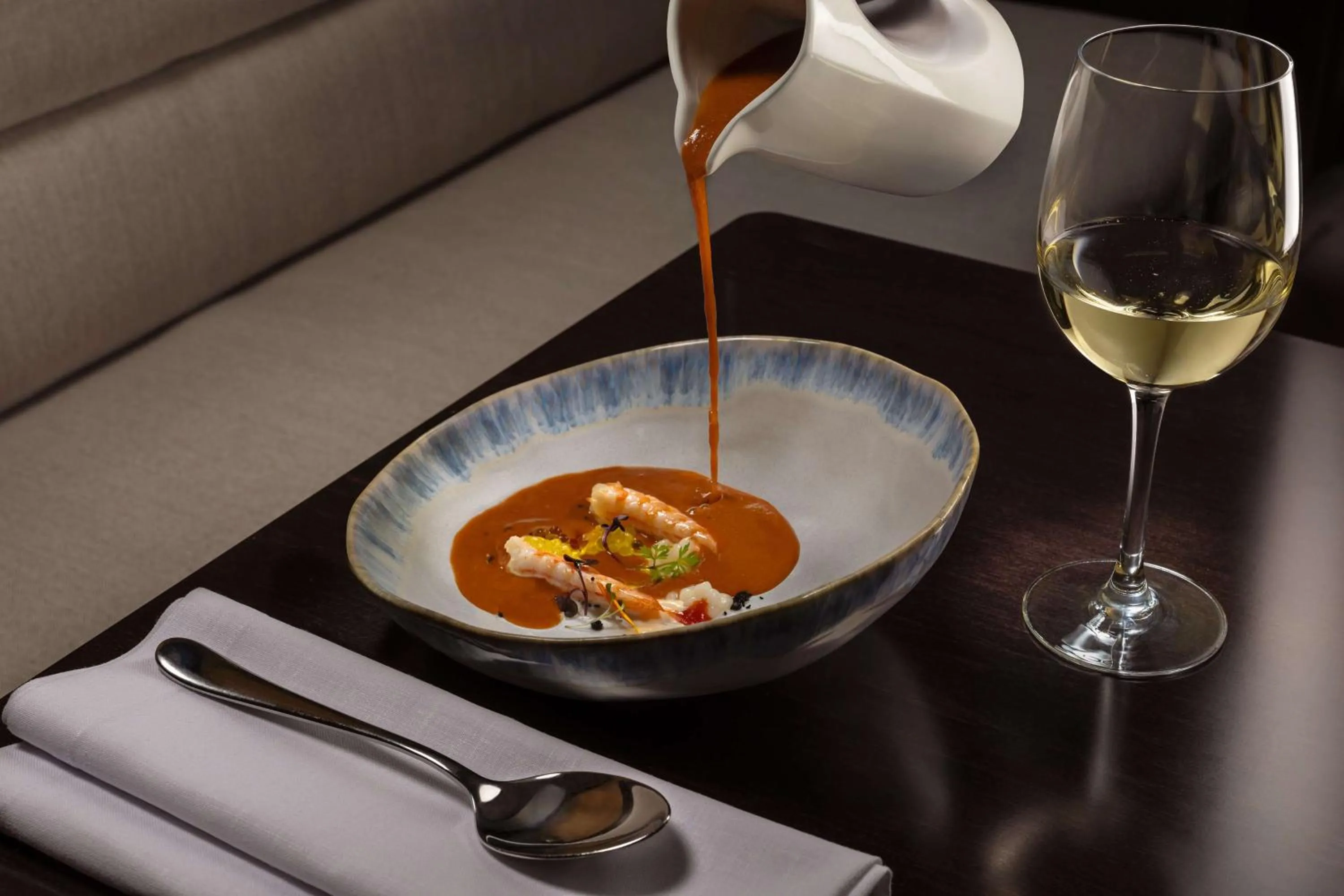 Food and drinks in NH Collection Victoria