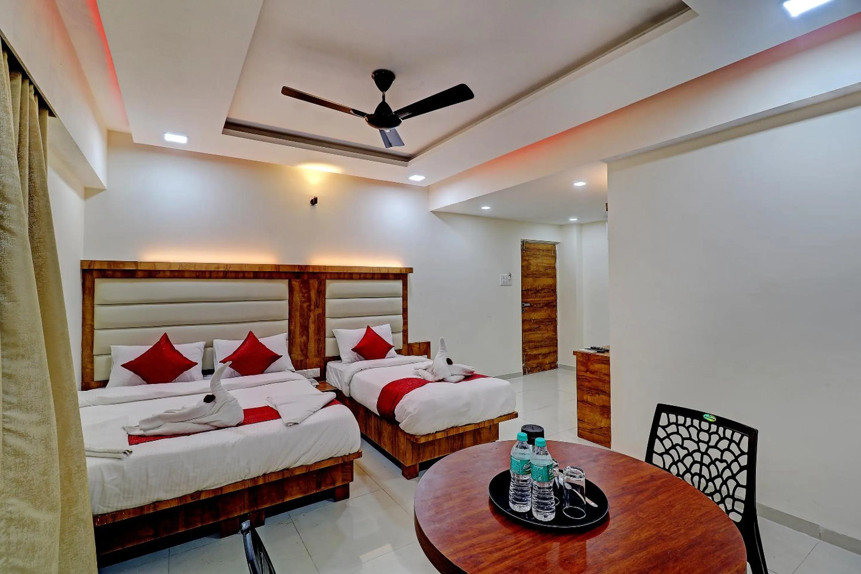 Bed in Sun Inn Residency Rabale