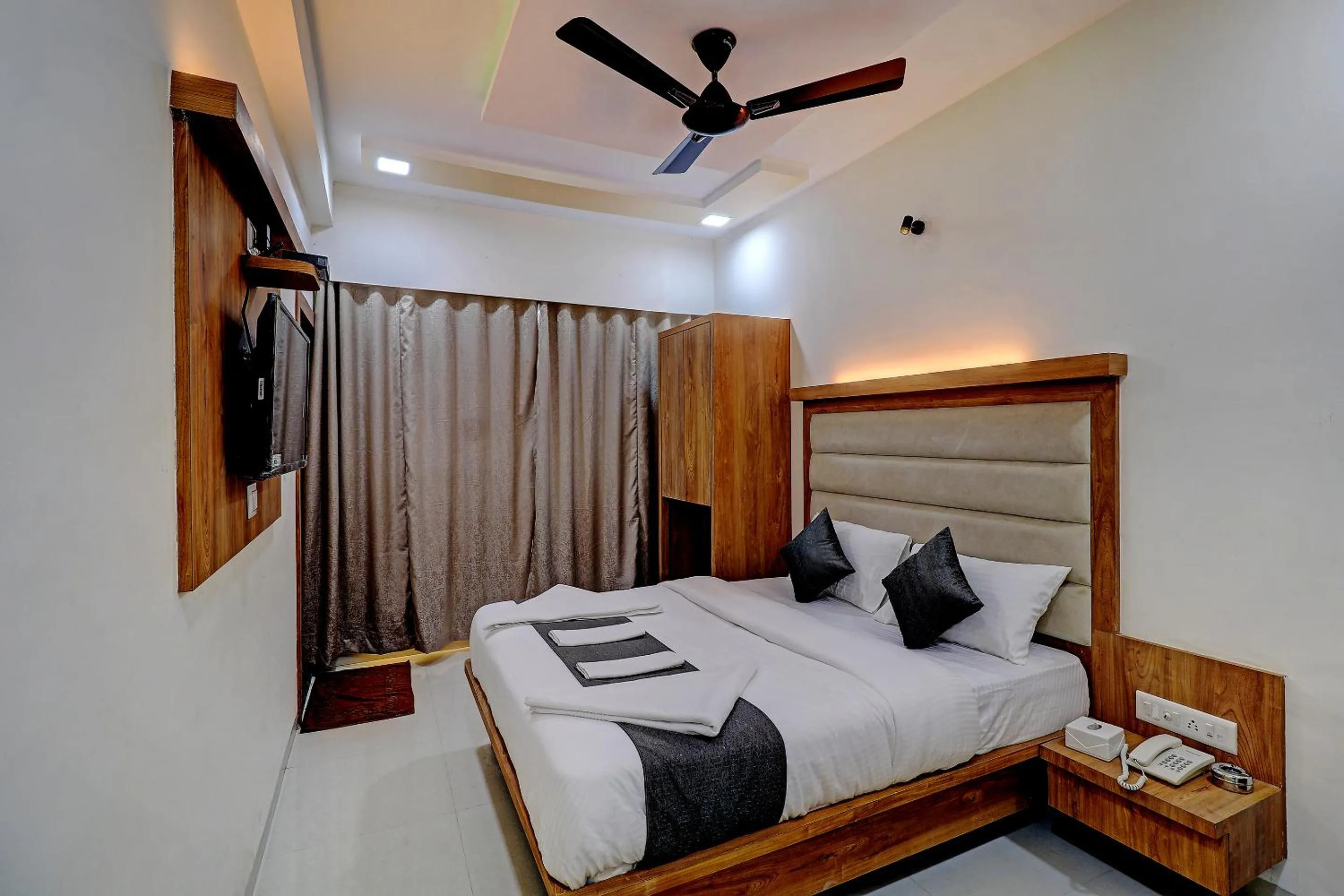 Bed in Sun Inn Residency Rabale