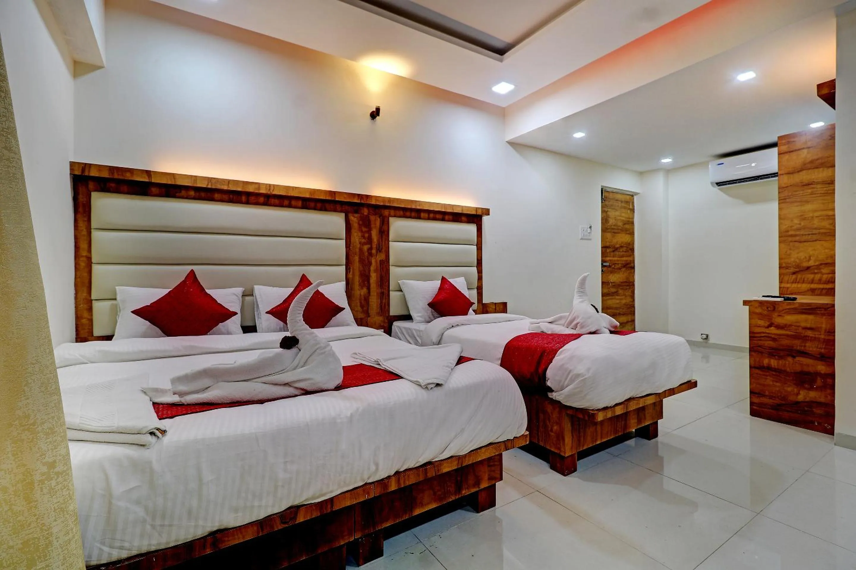 Bed in Sun Inn Residency Rabale