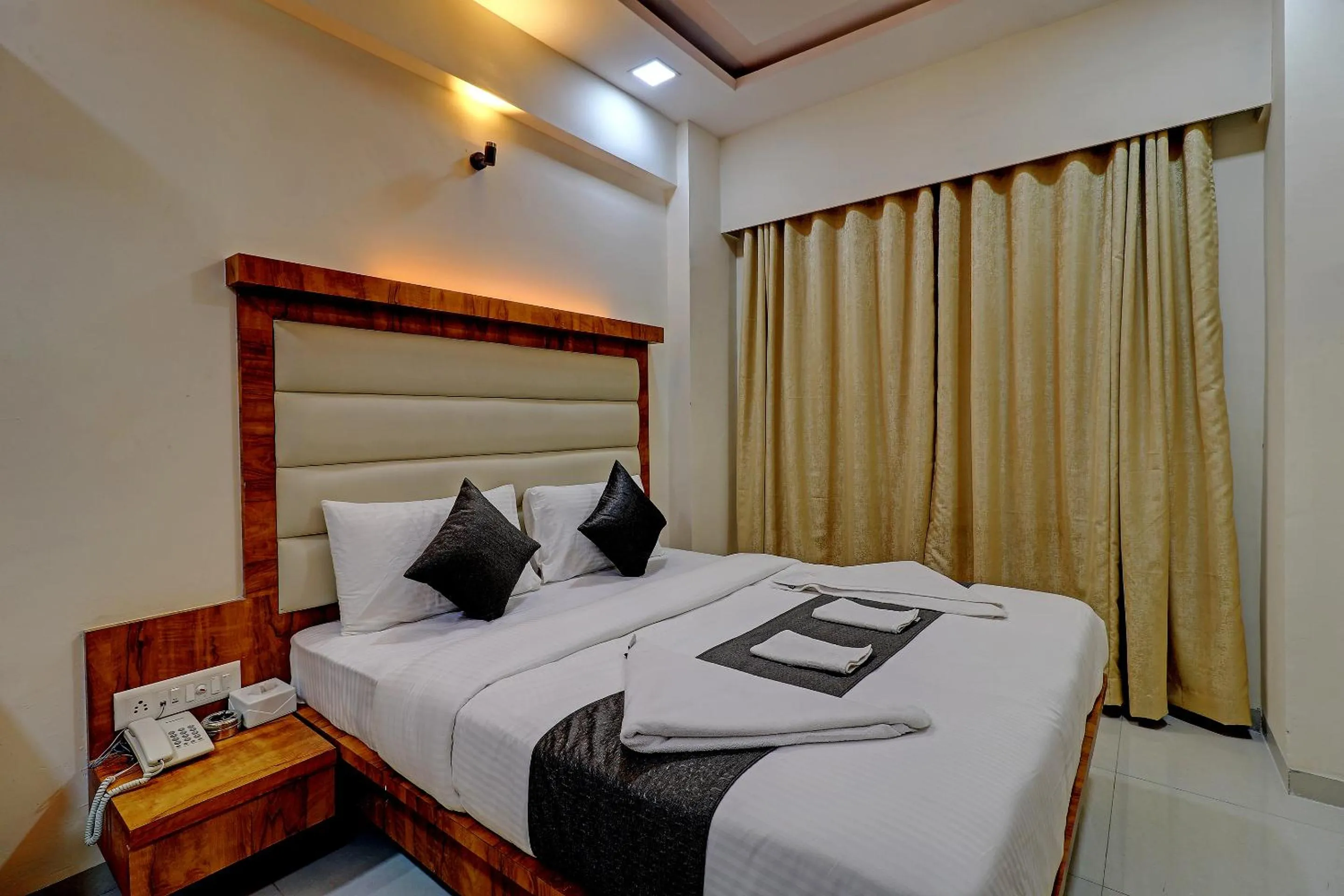 Bed in Sun Inn Residency Rabale