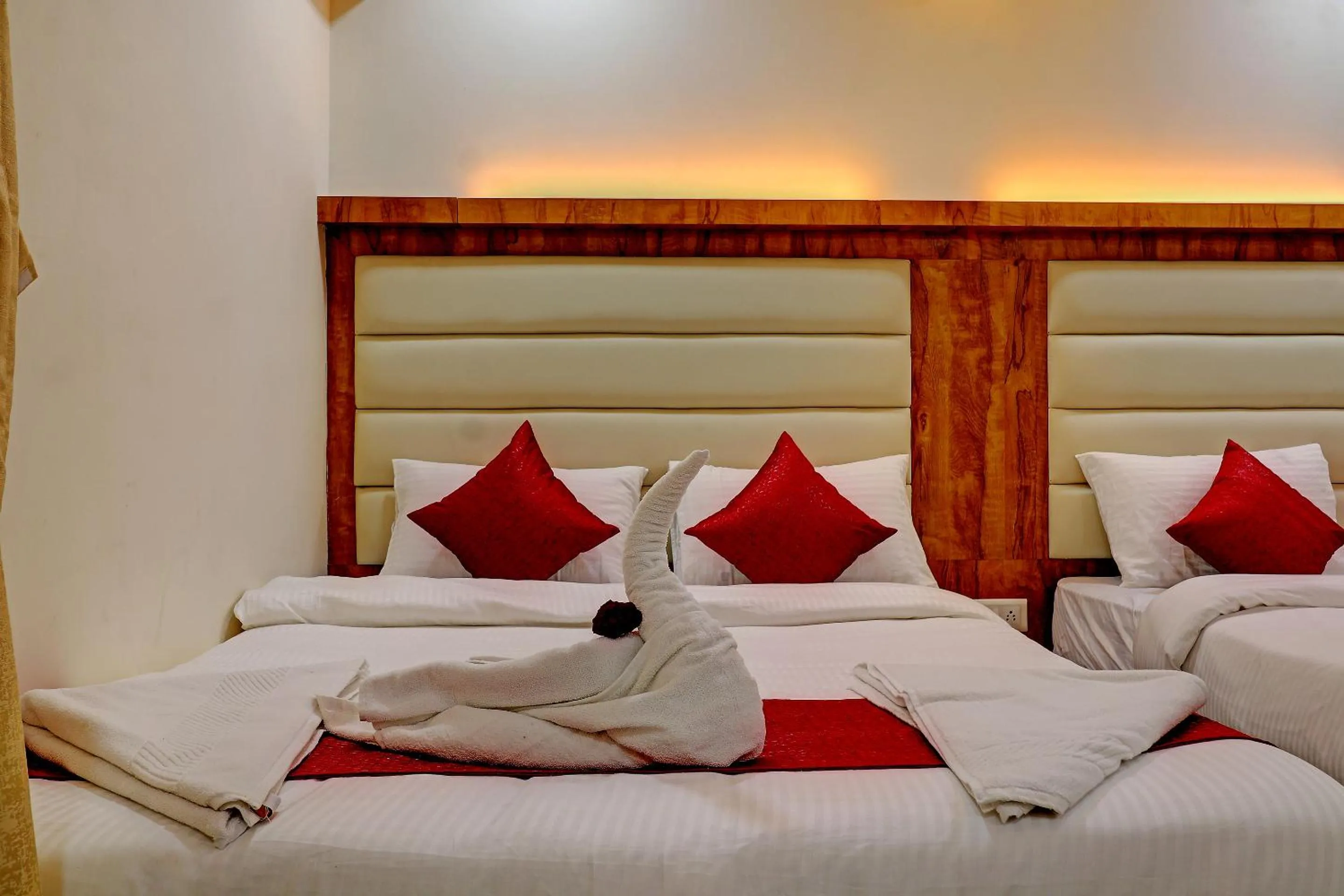 Bed in Sun Inn Residency Rabale