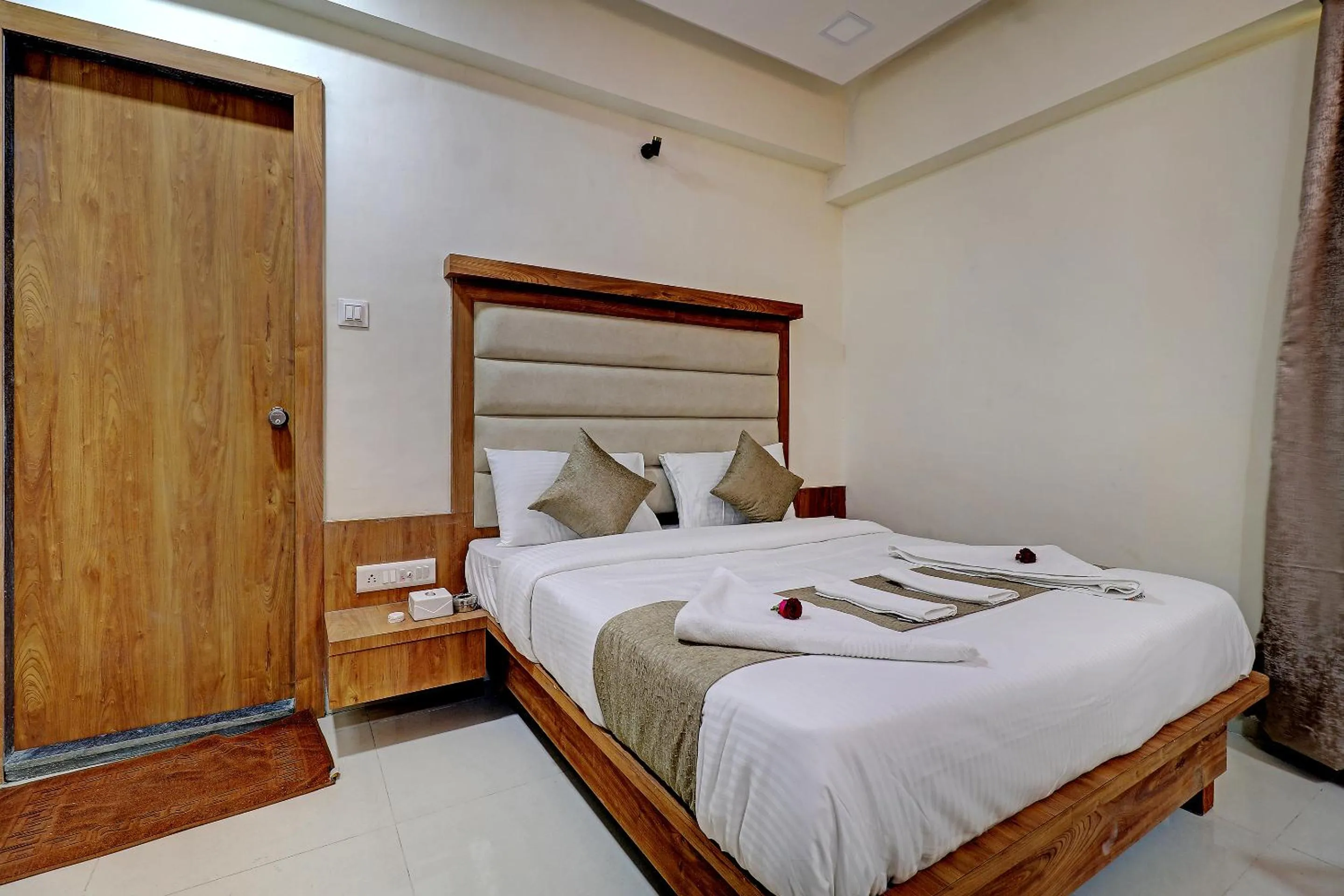 Bed in Sun Inn Residency Rabale