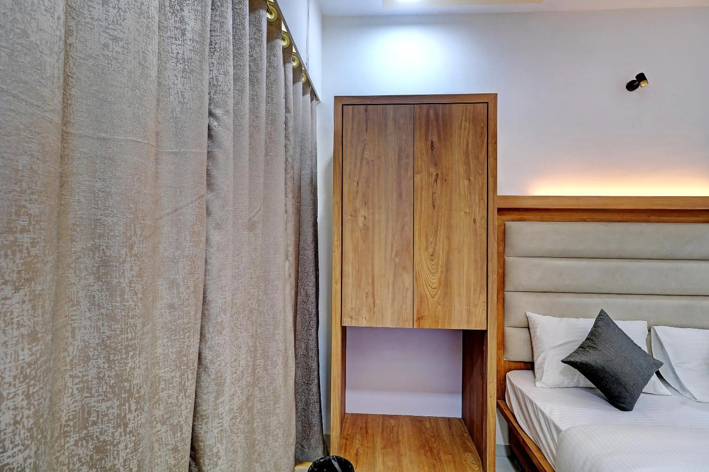 Bedroom, Bed in Sun Inn Residency Rabale