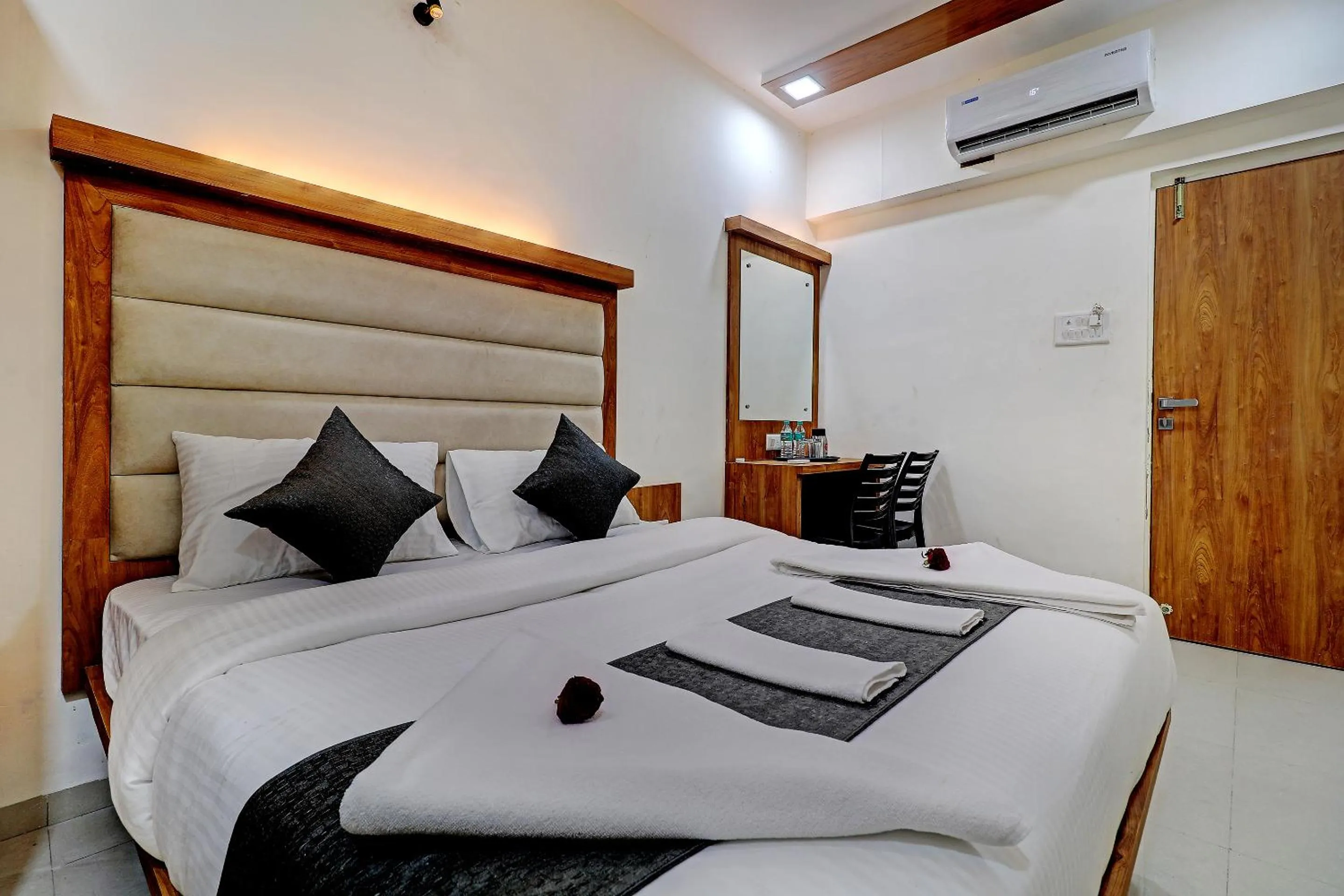 Bed in Sun Inn Residency Rabale