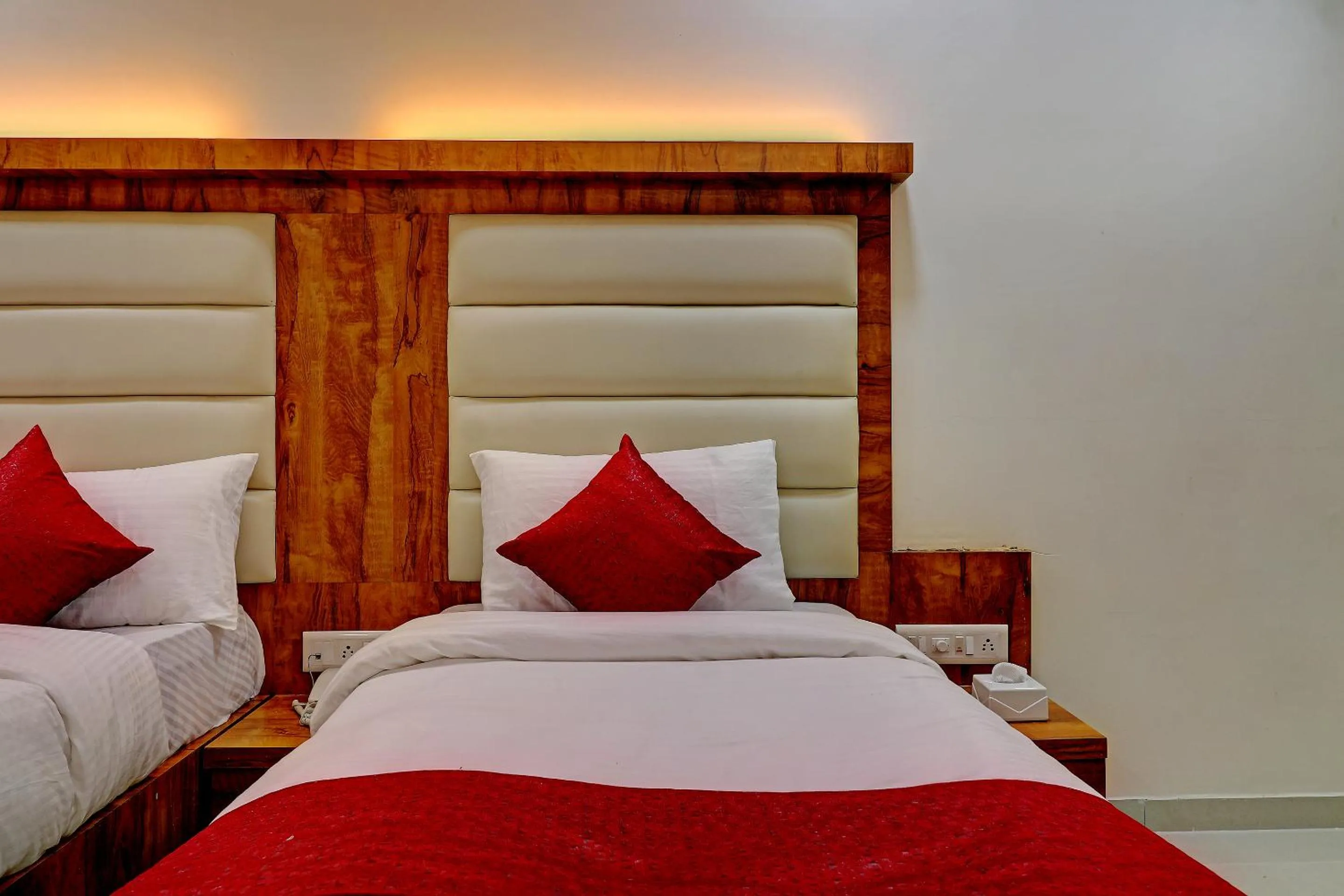 Bed in Sun Inn Residency Rabale