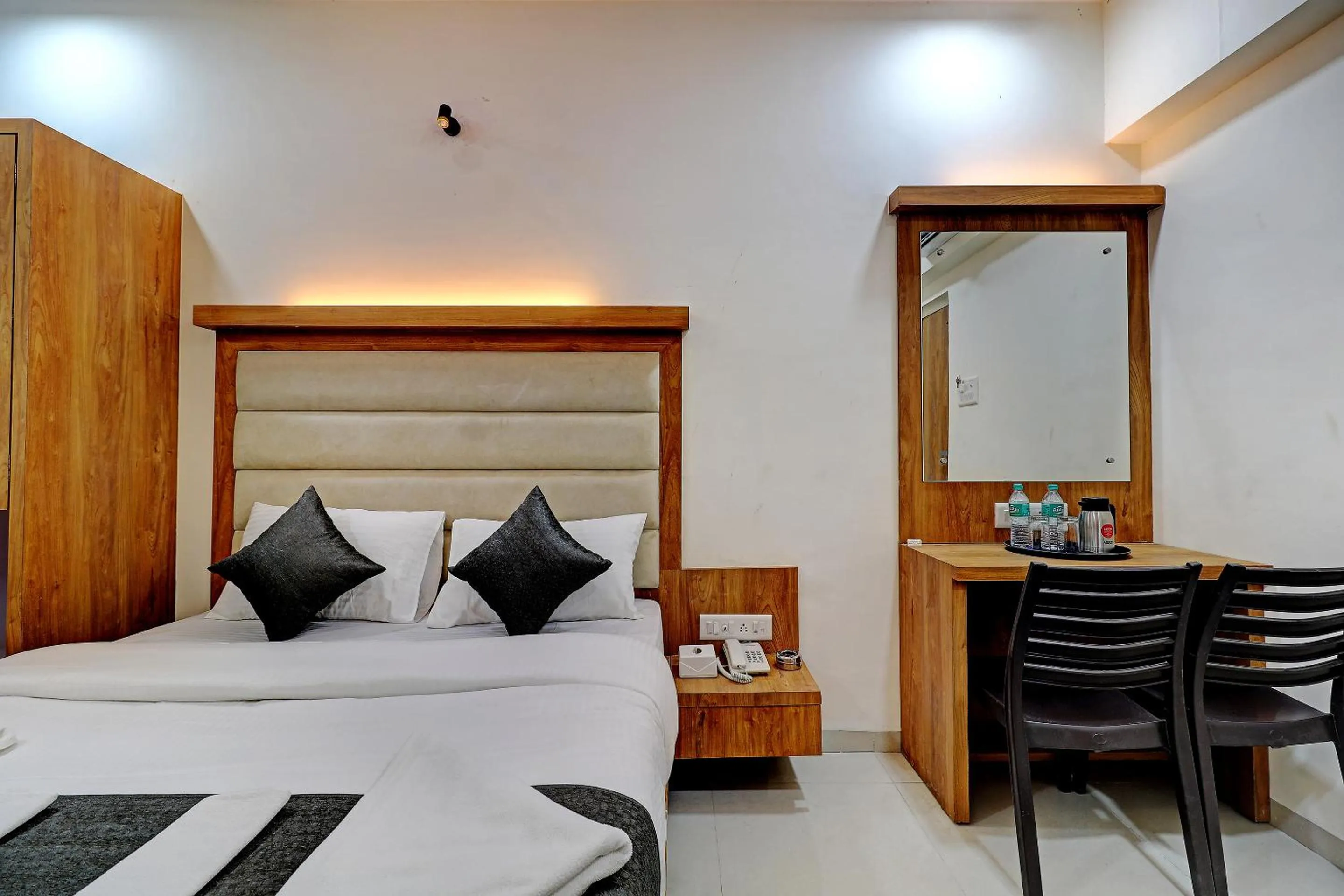 Bed in Sun Inn Residency Rabale