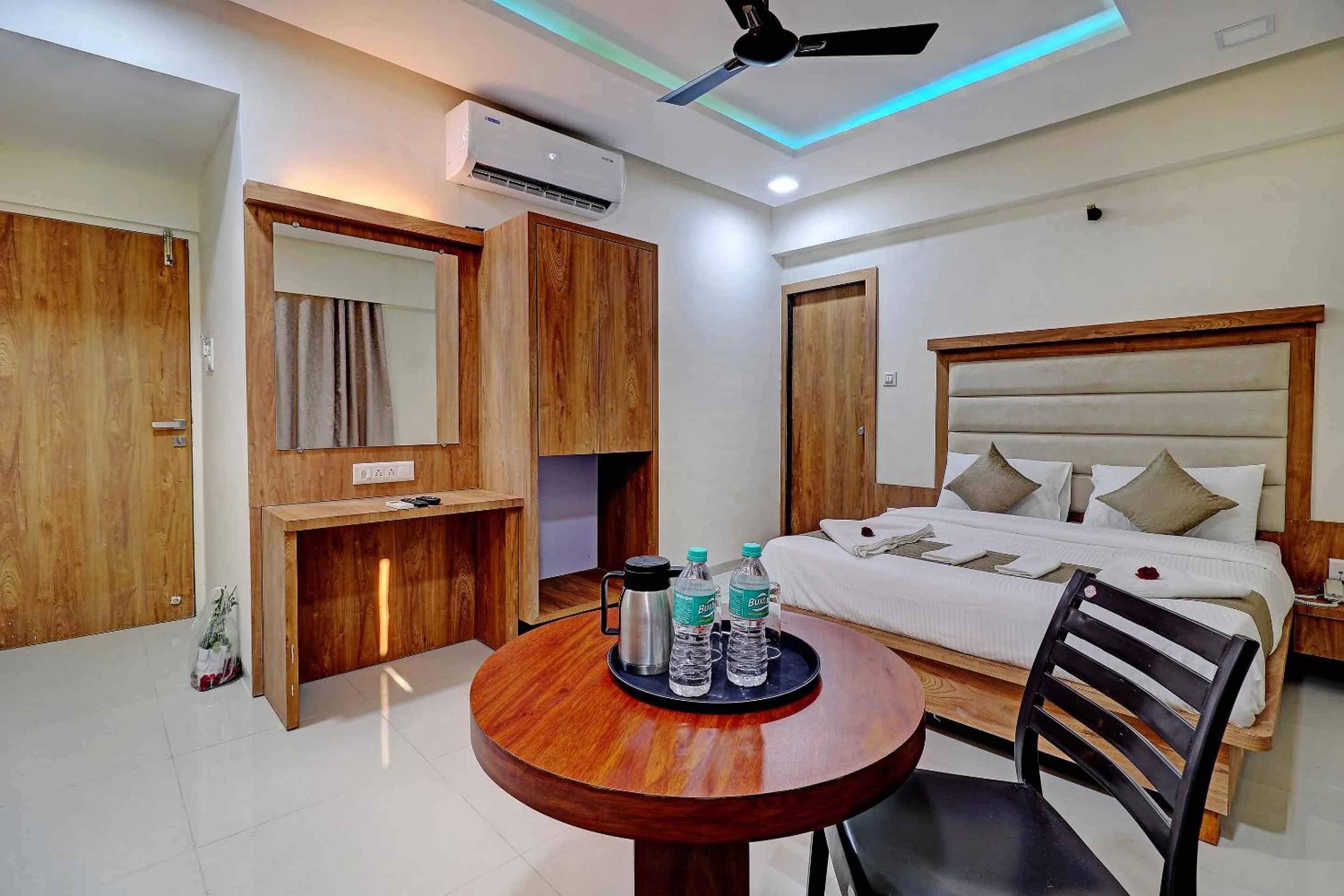 Bed in Sun Inn Residency Rabale