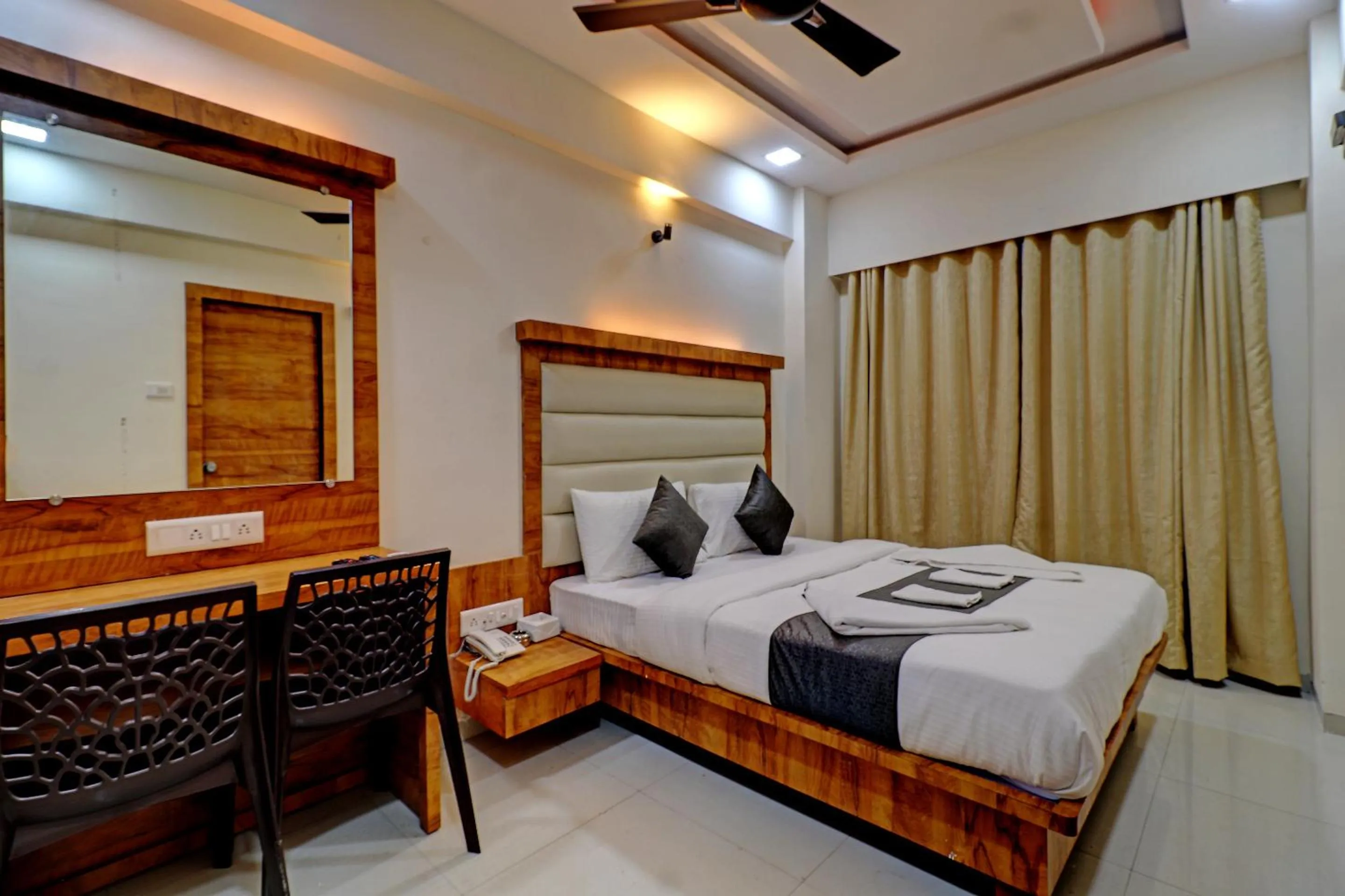Bed in Sun Inn Residency Rabale