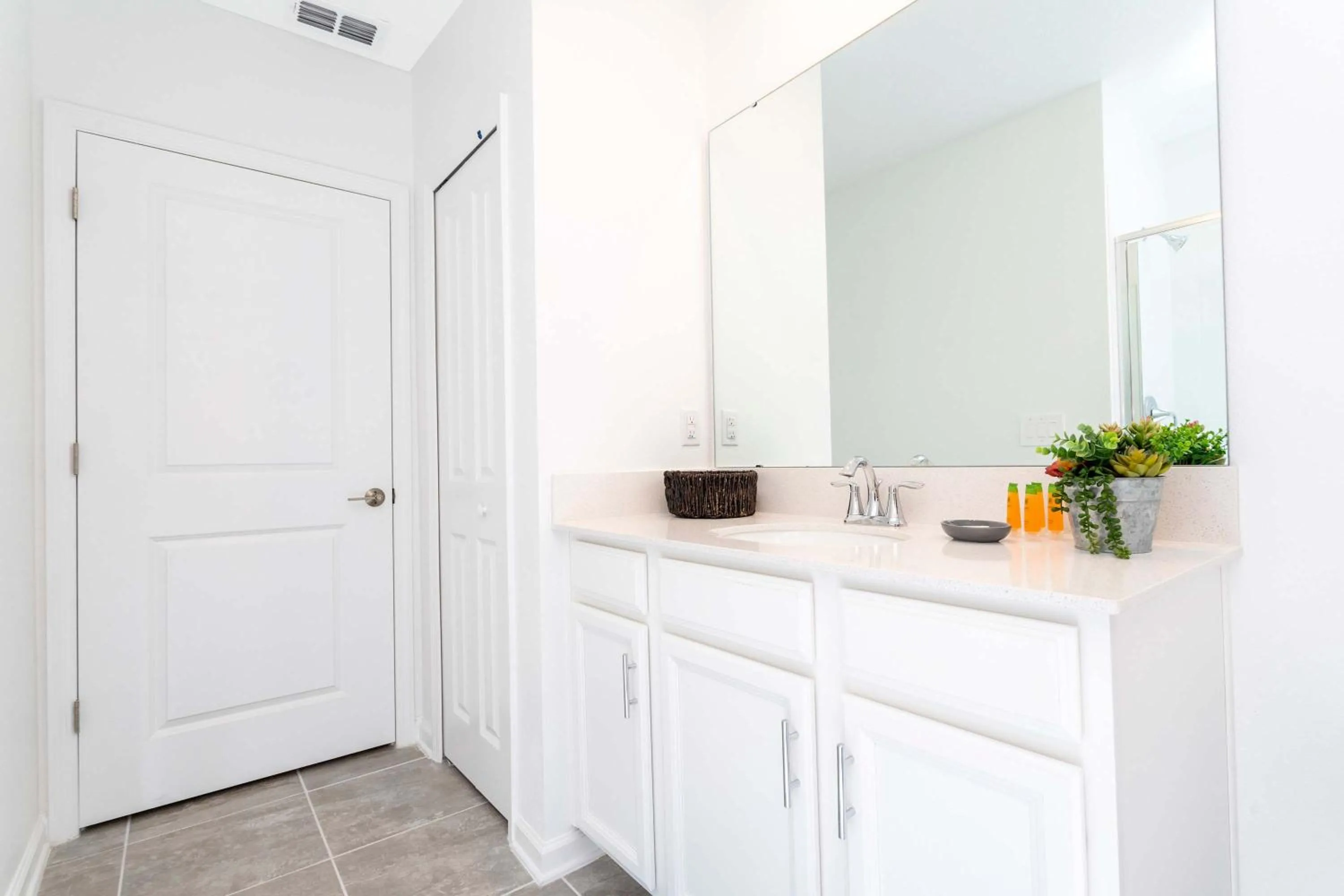 Family Friendly 2 Bd Close to Disney @Champions Gate 8899