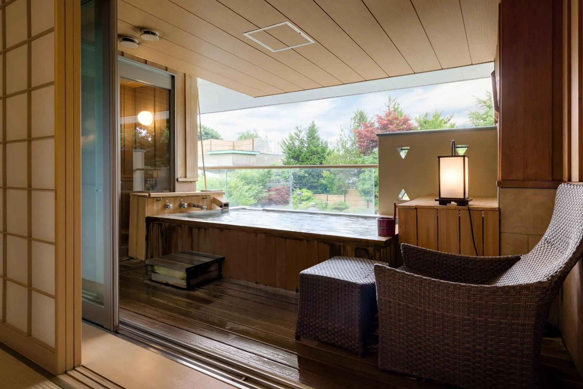 Hot Spring Bath in Kaneyamaen