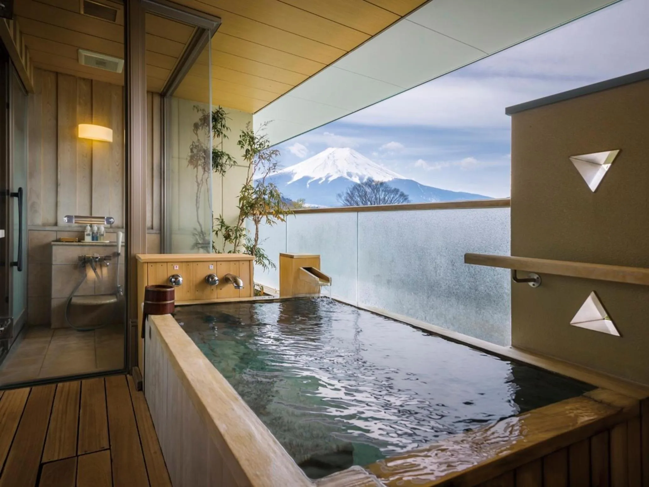 Open Air Bath in Kaneyamaen