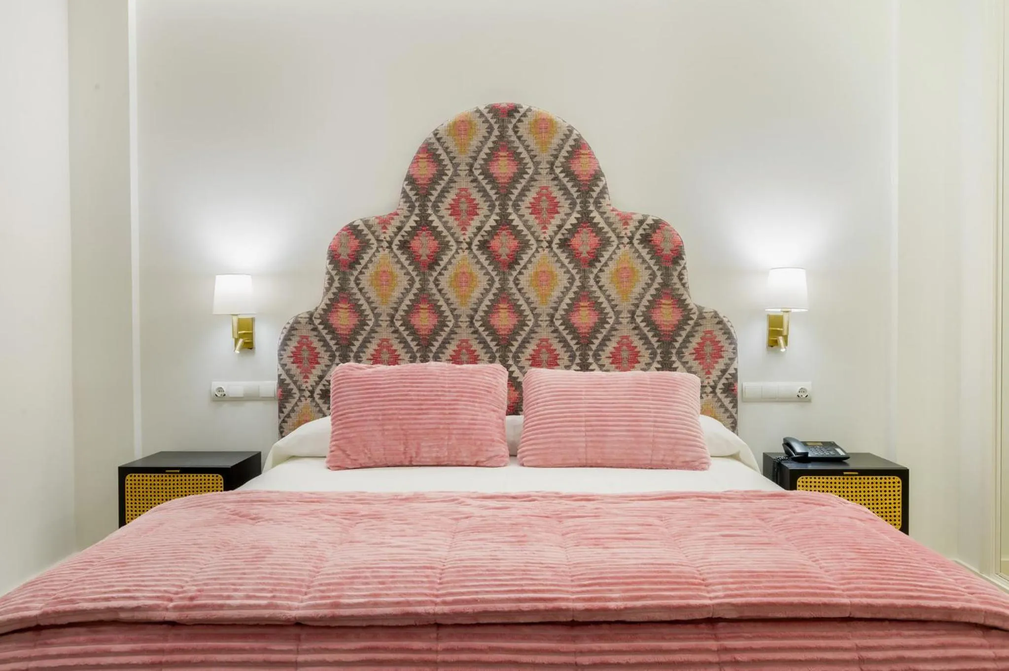 Photo of the whole room, Bed in Sercotel Las Casas de los Mercaderes