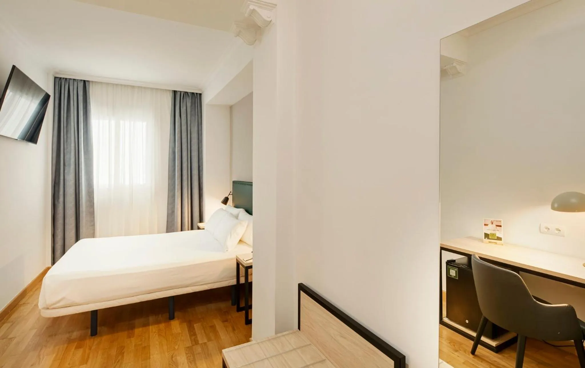 Photo of the whole room, Bed in Sercotel Las Casas de los Mercaderes