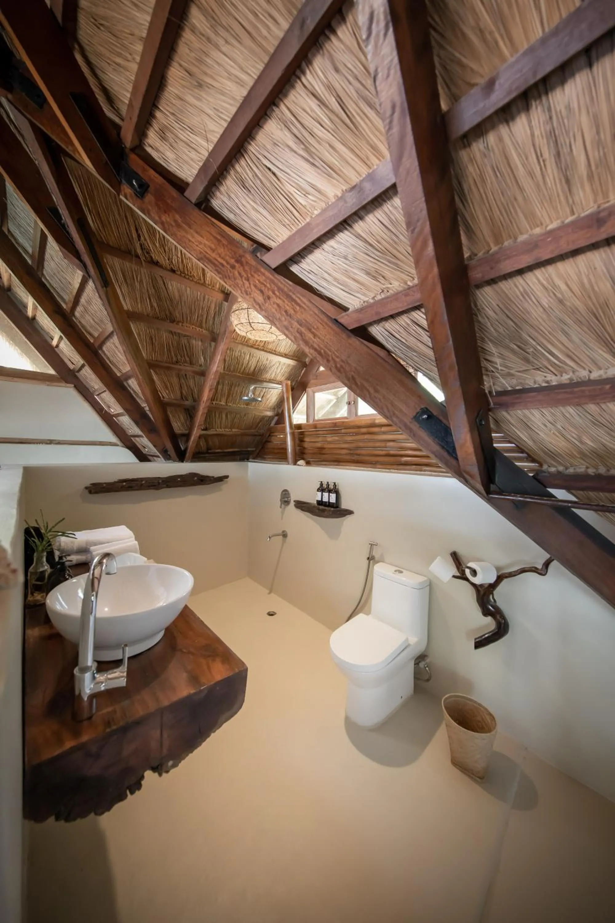 Shower in The Beach House Ocam Ocam