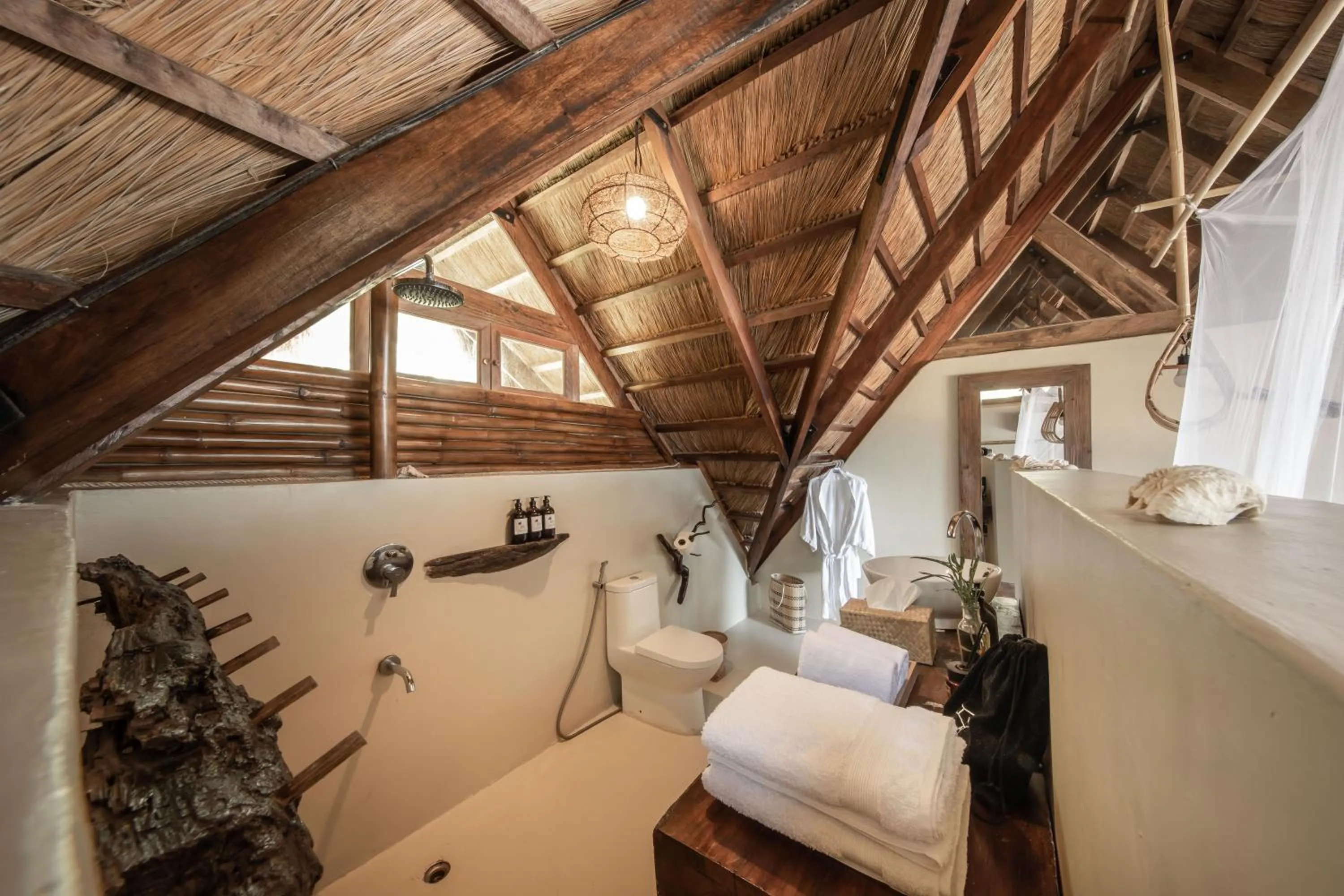 Bathroom in The Beach House Ocam Ocam