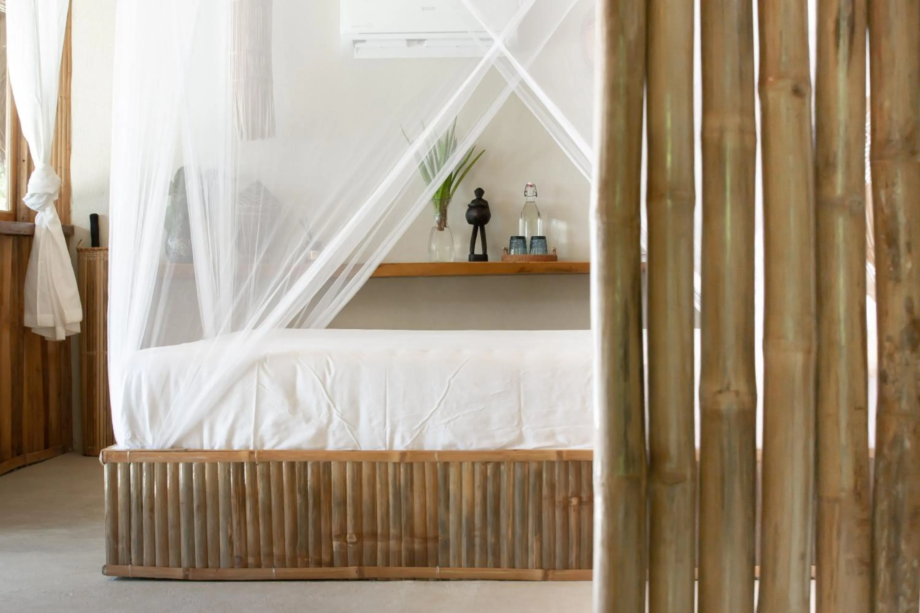 Bed in The Beach House Ocam Ocam