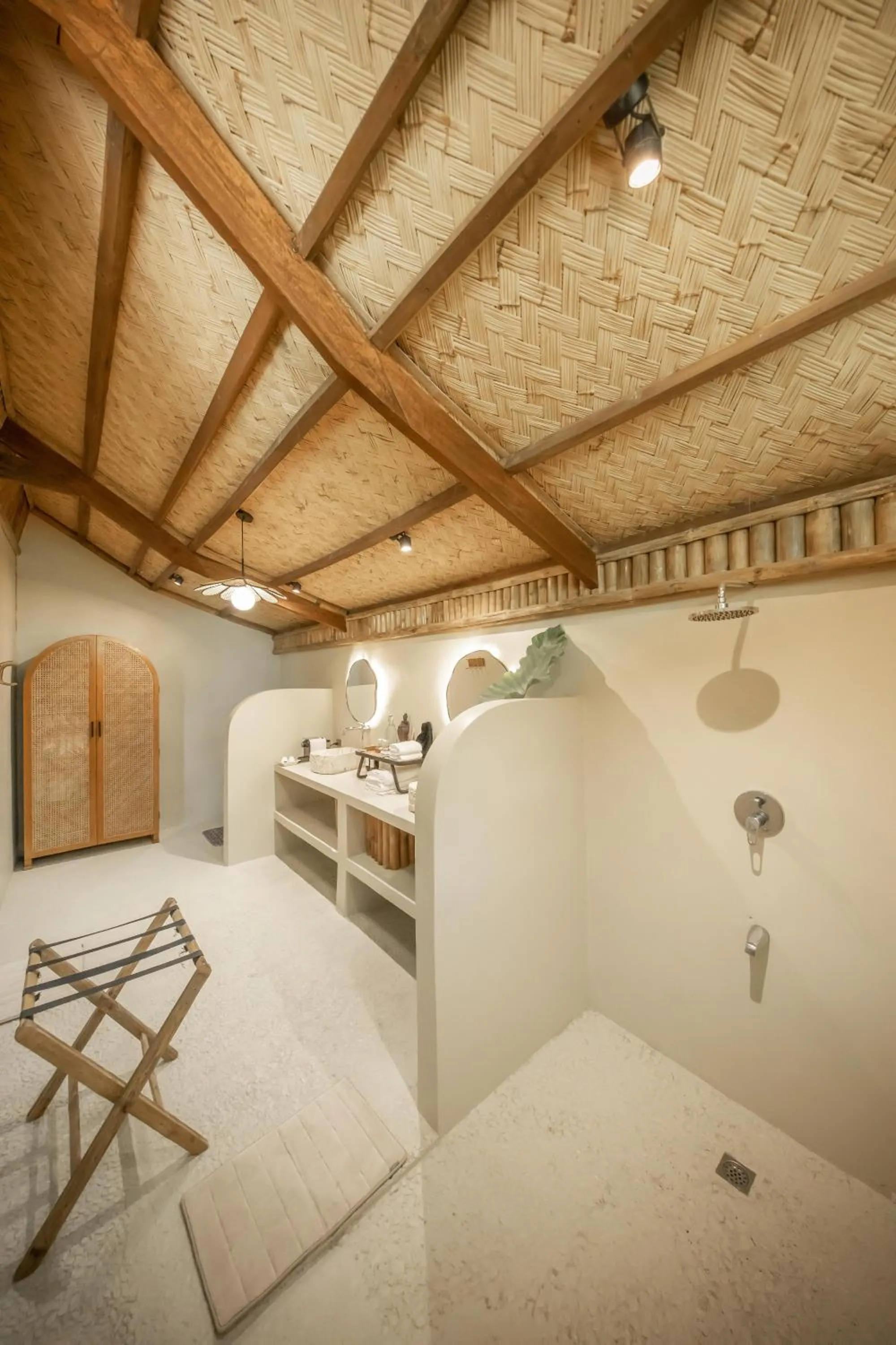 Bathroom, Bed in The Beach House Ocam Ocam