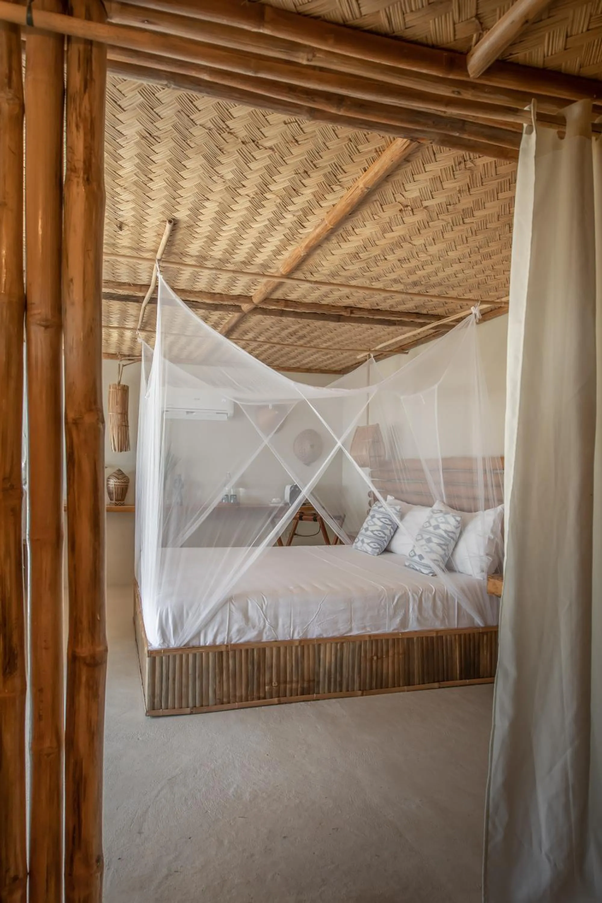 Bed in The Beach House Ocam Ocam