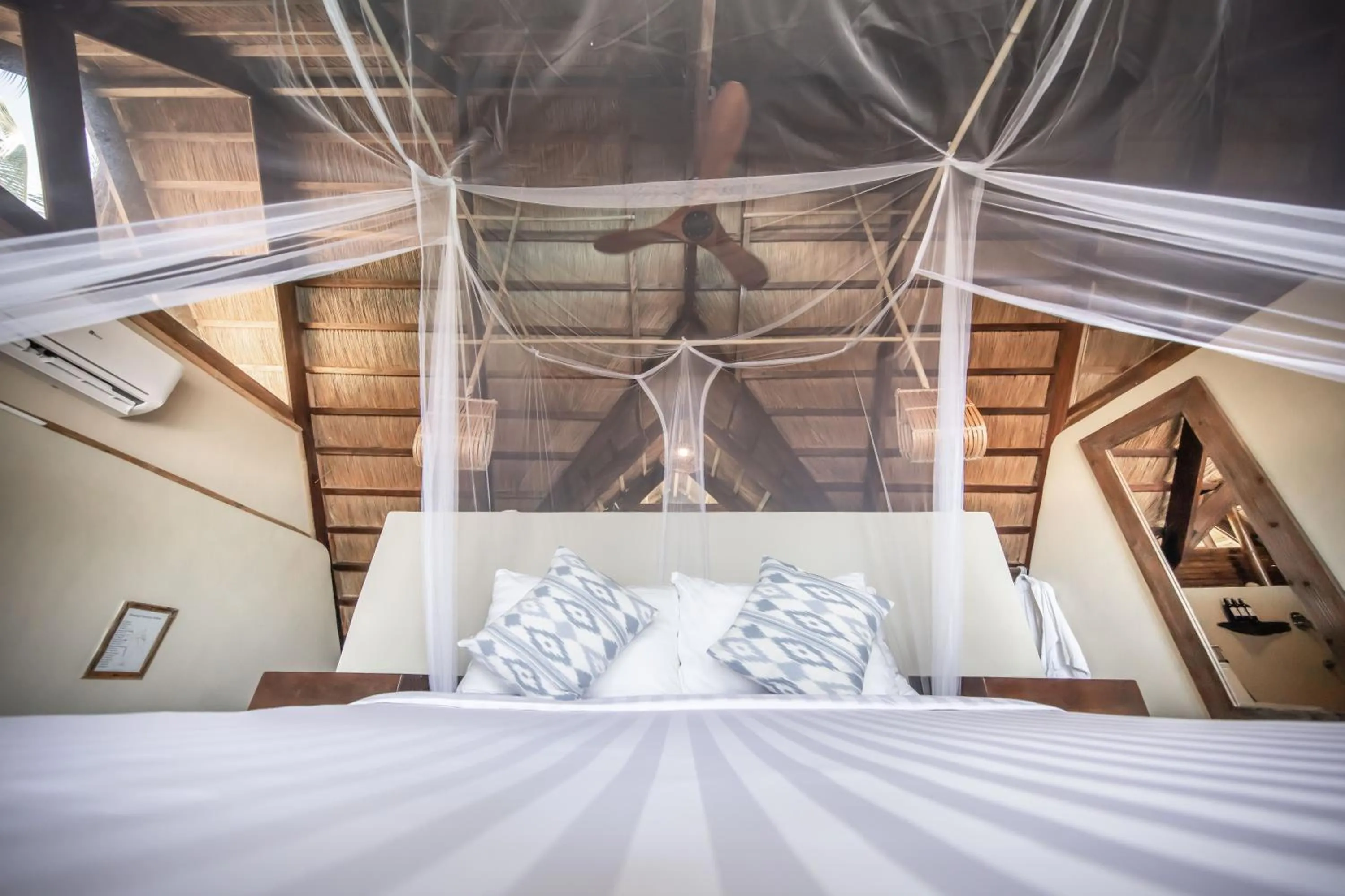 Bed in The Beach House Ocam Ocam