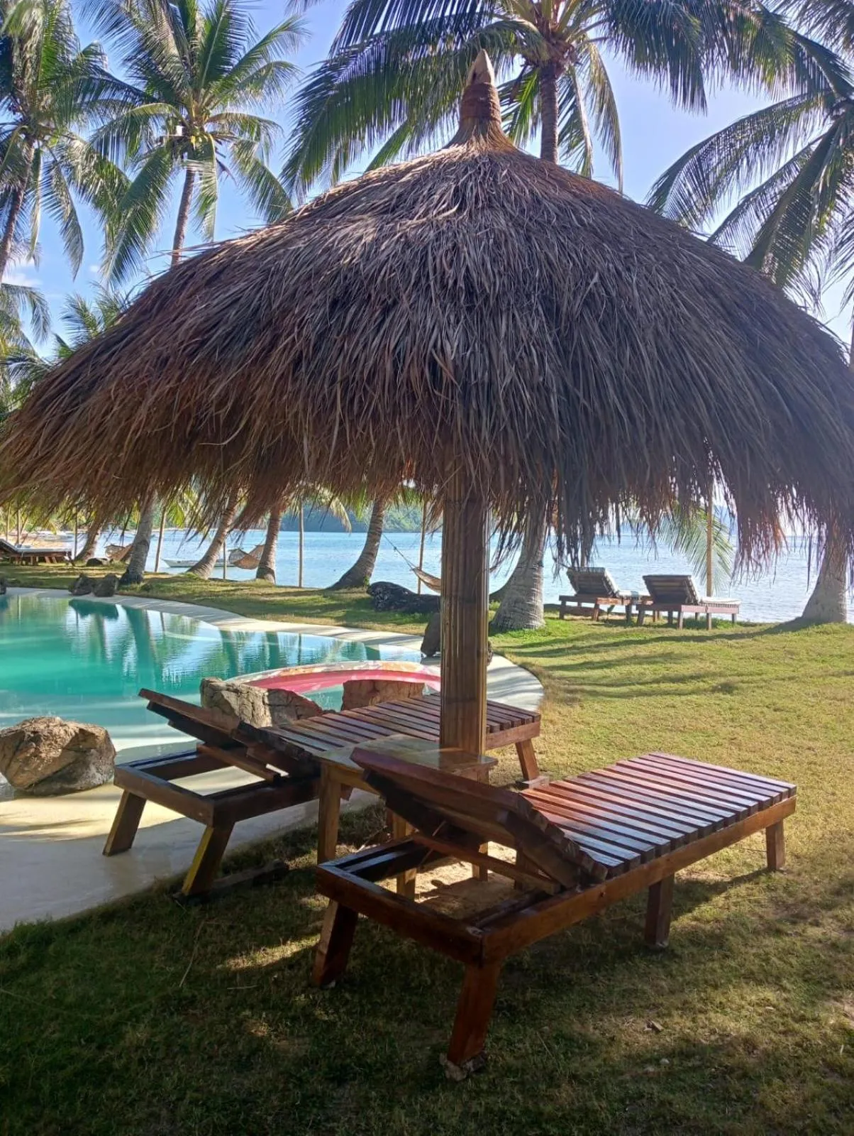 Swimming pool in The Beach House Ocam Ocam