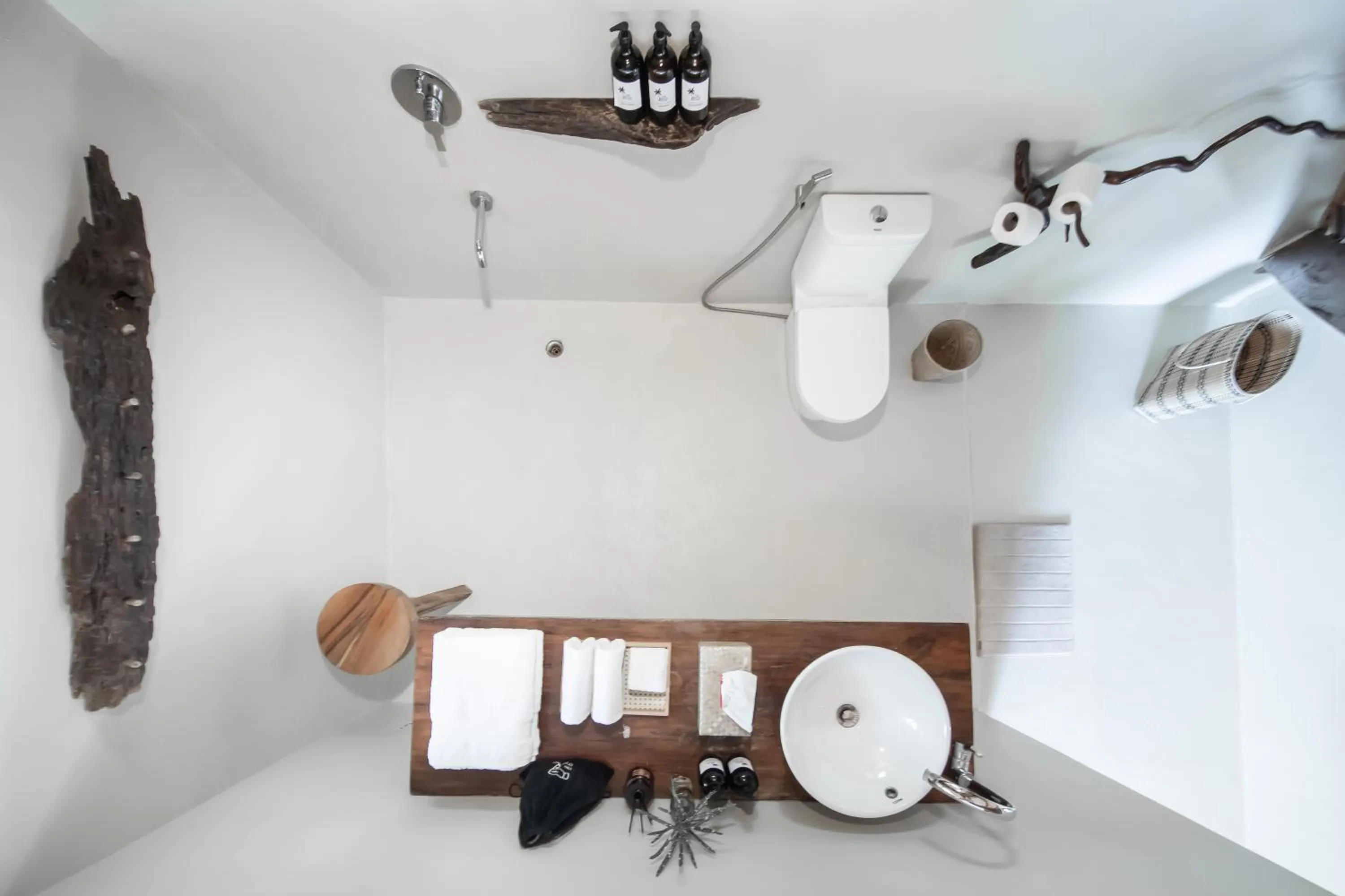 Bathroom in The Beach House Ocam Ocam