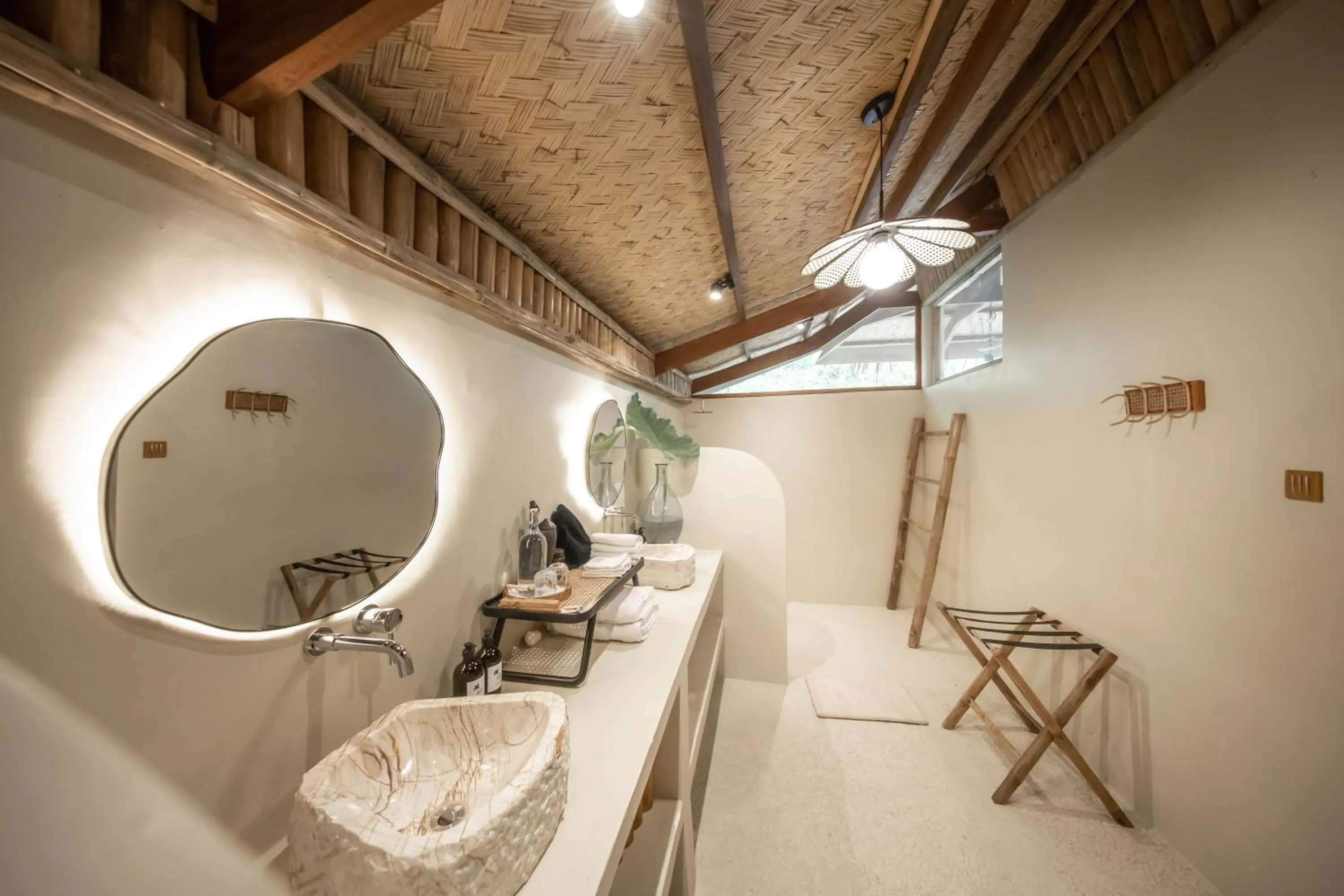 Bathroom in The Beach House Ocam Ocam