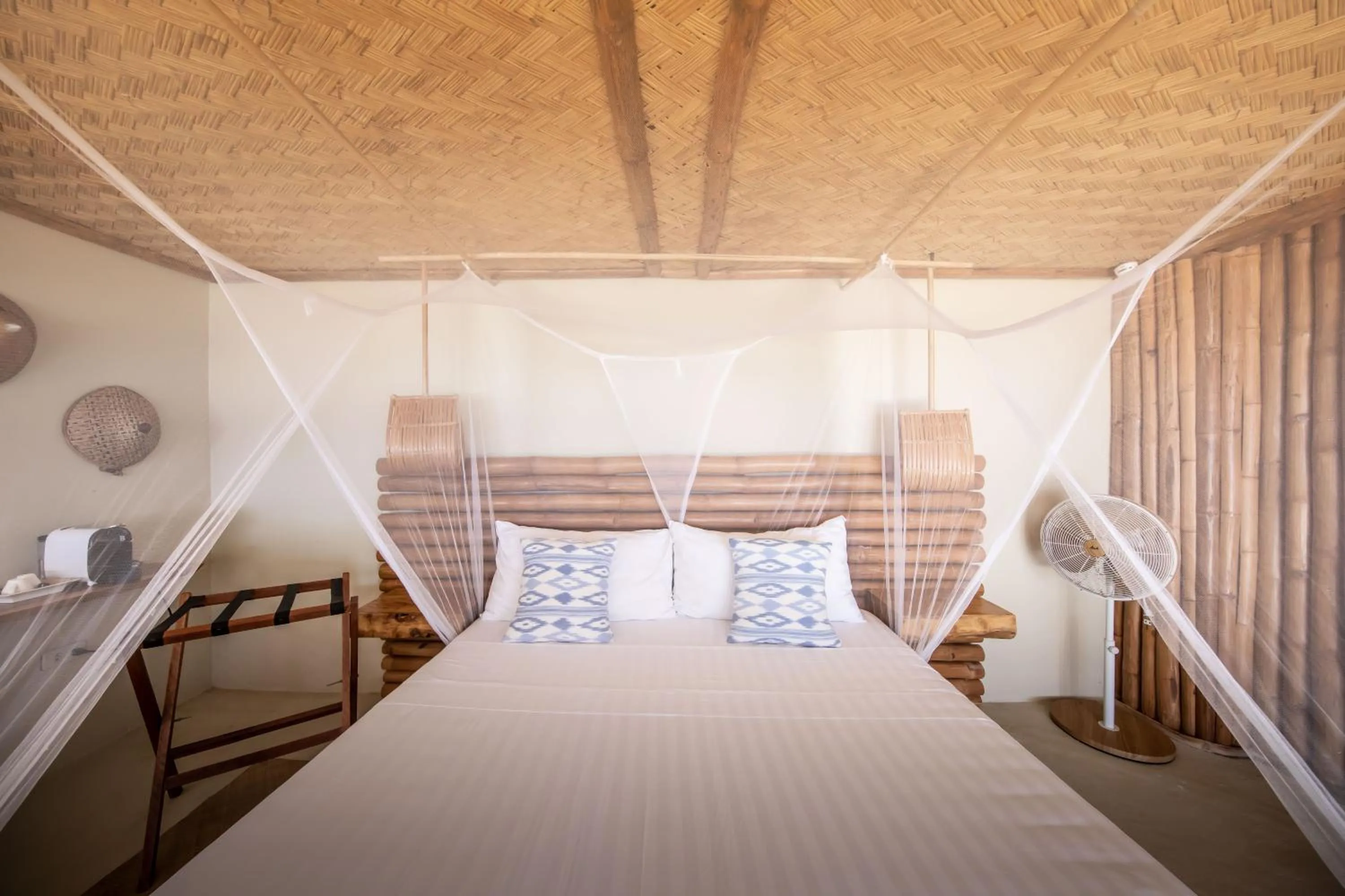 Bed in The Beach House Ocam Ocam