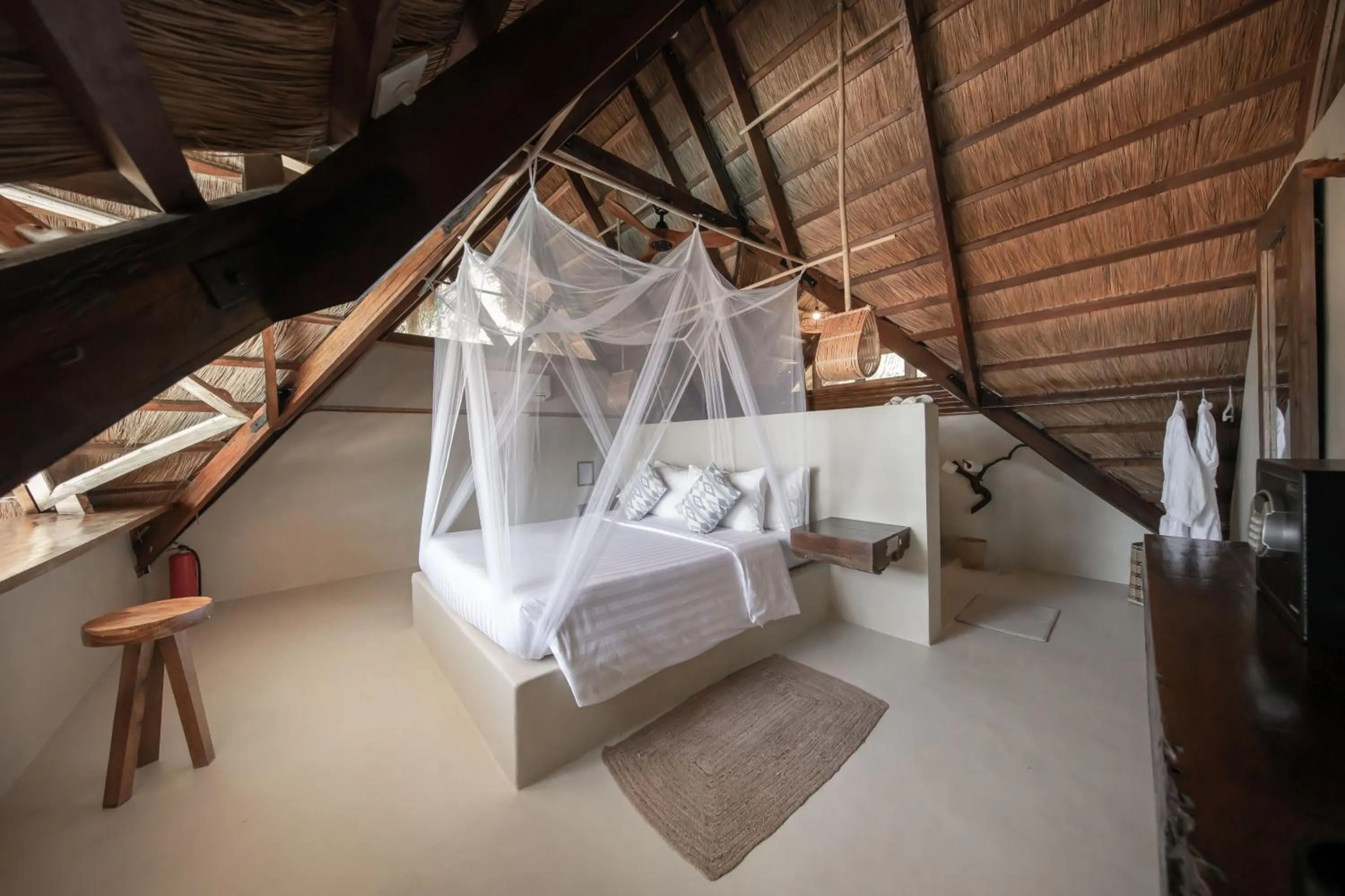 Bed in The Beach House Ocam Ocam