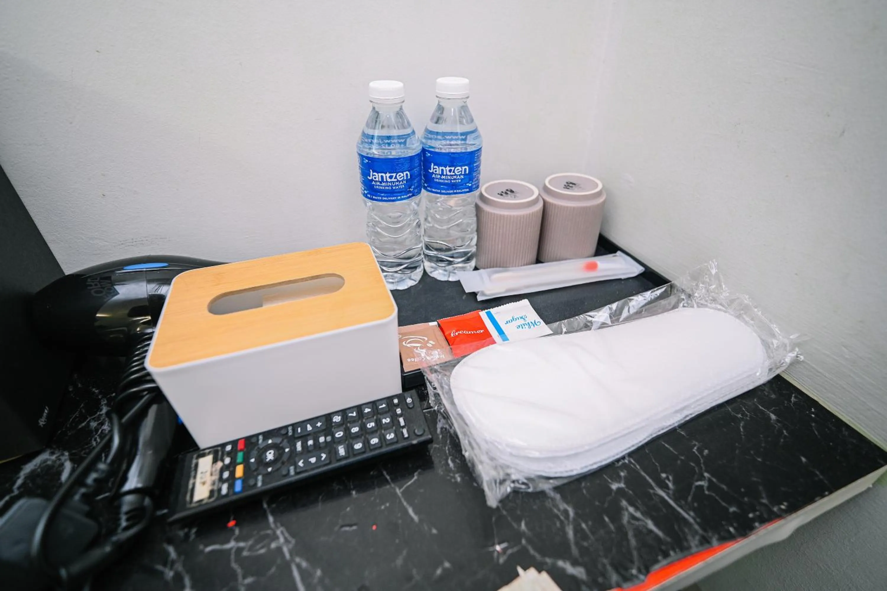 Swing & Pillows - PJ SS2