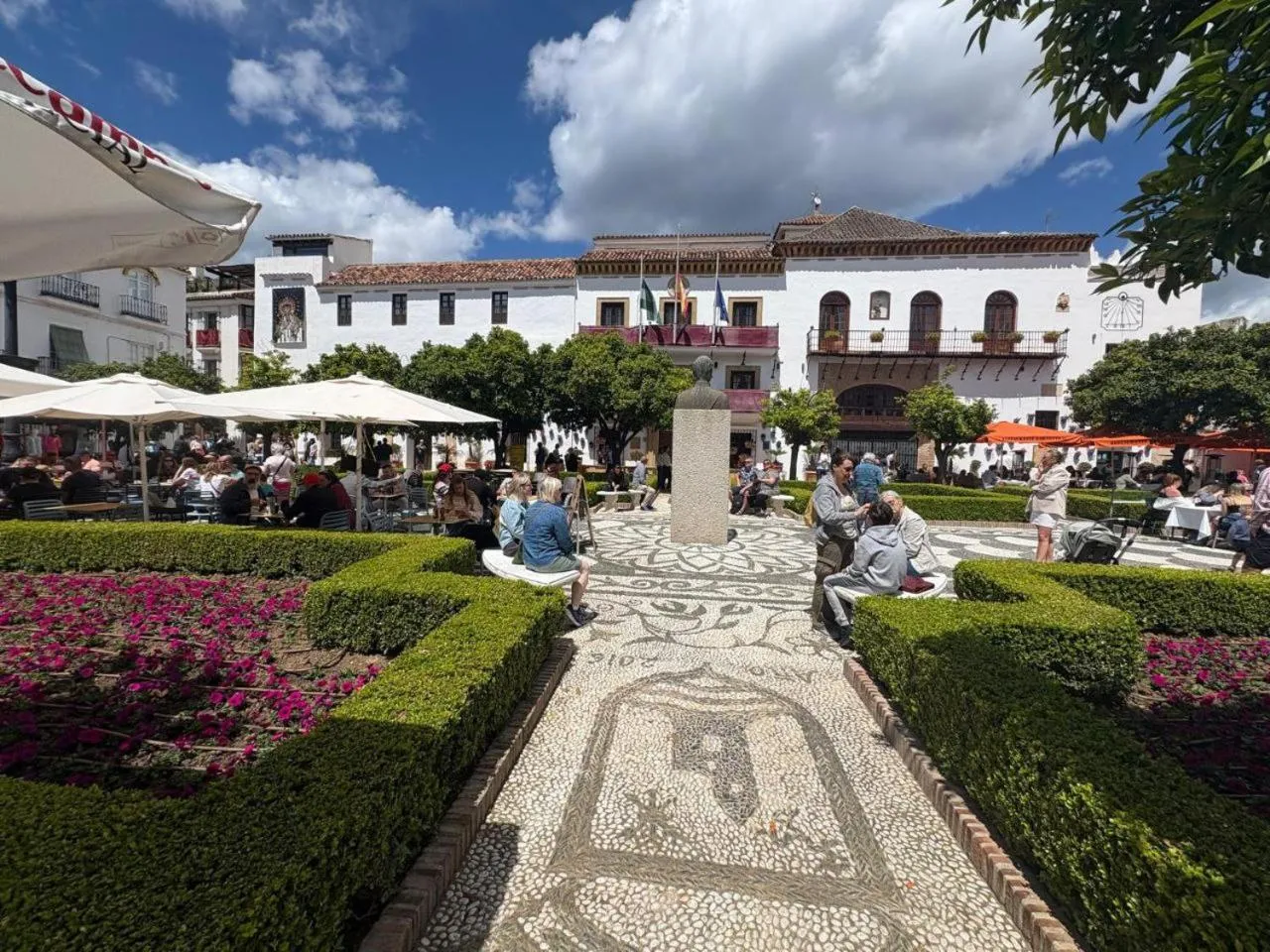 Restaurant/places to eat in Hostal Paco Marbella