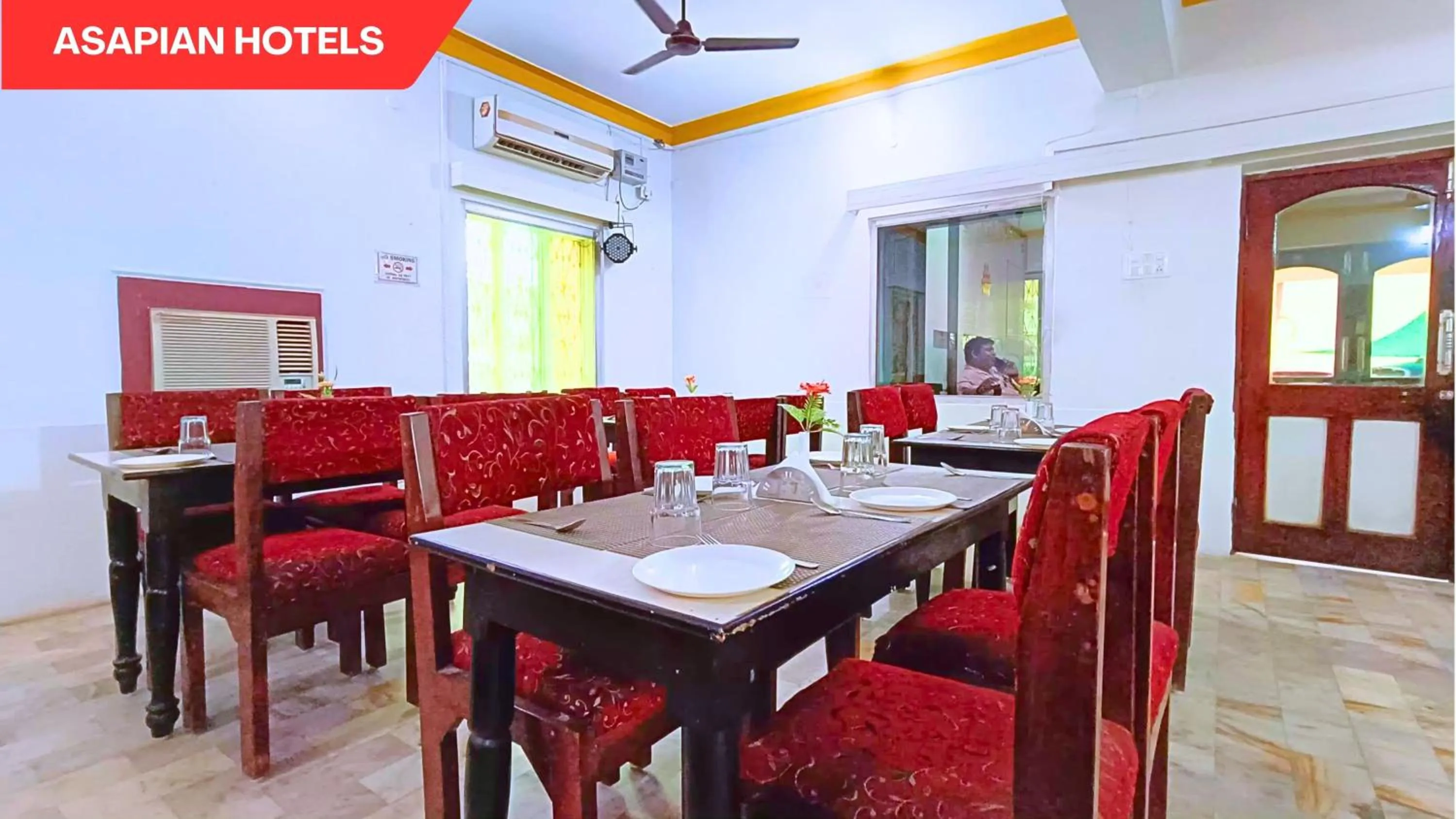 Restaurant/places to eat in Hotel Vijay Deluxe