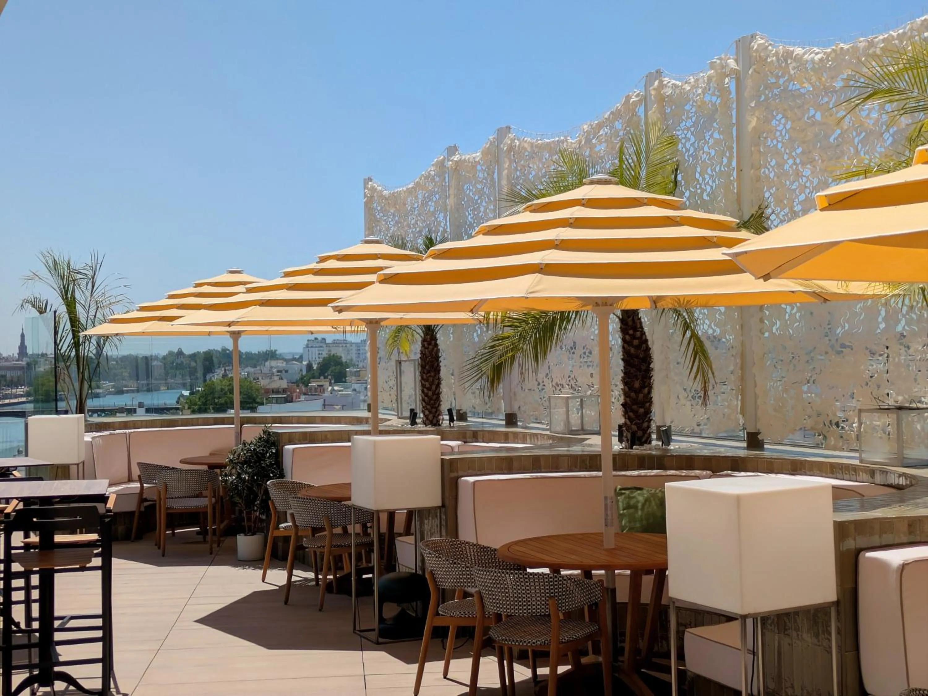 Lounge or bar in Ribera de Triana Hotel