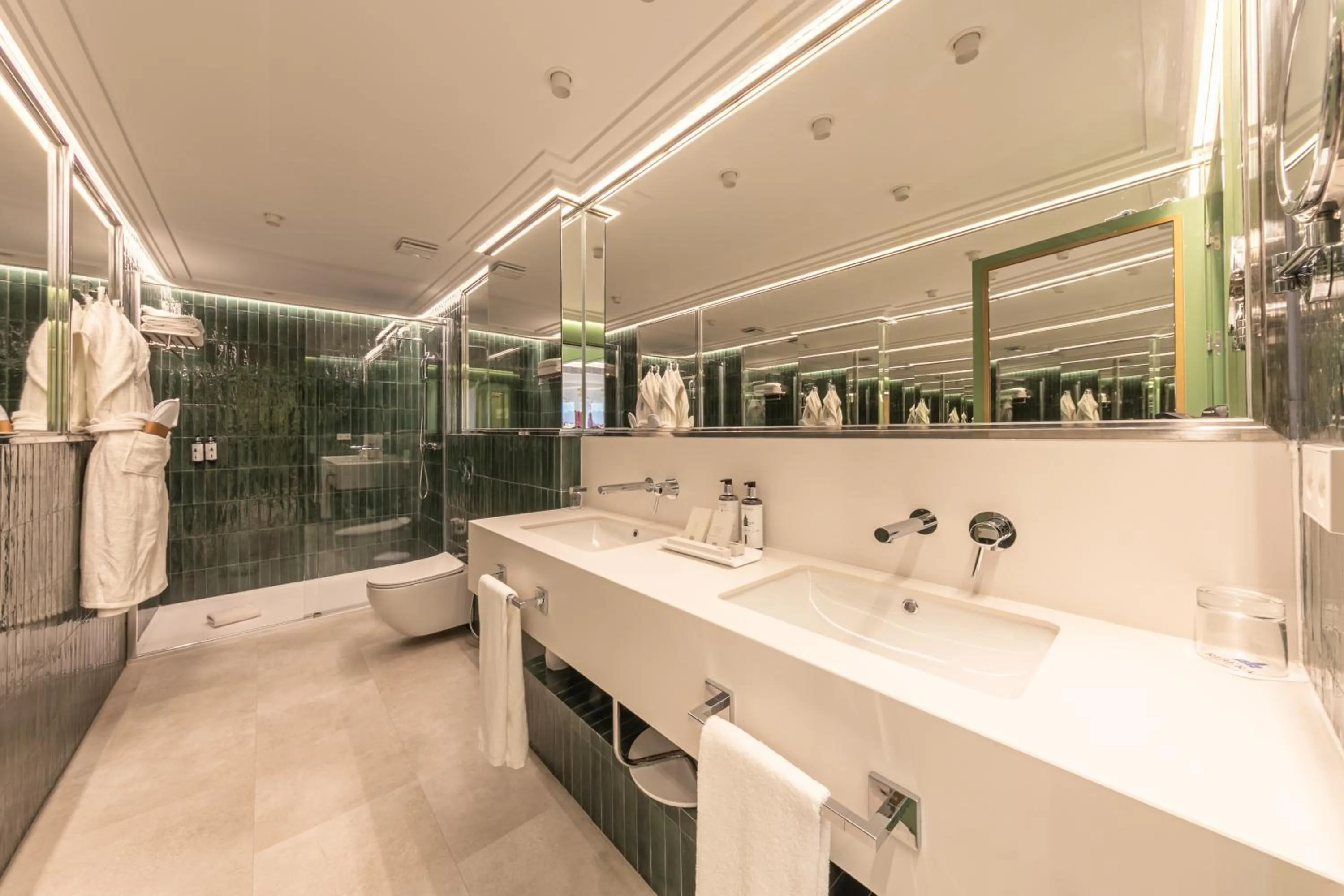 Bathroom in Ribera de Triana Hotel