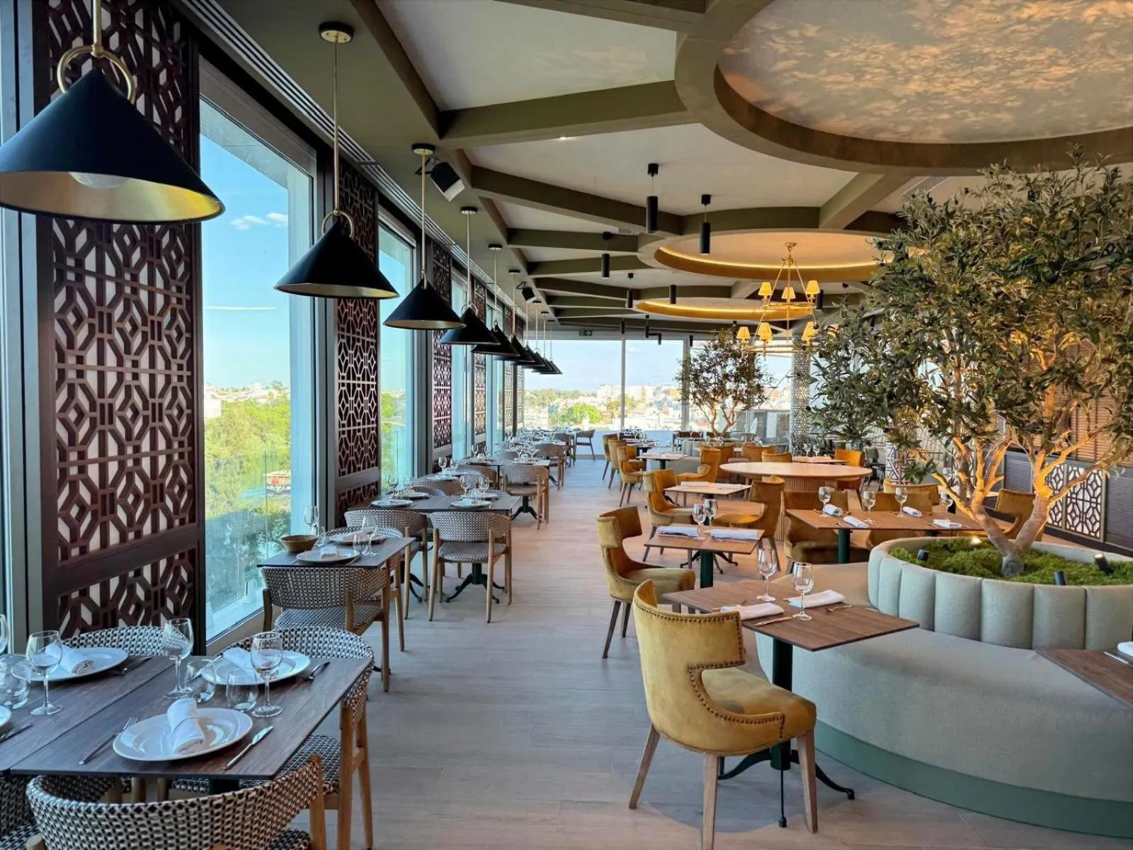 Restaurant/places to eat in Ribera de Triana Hotel