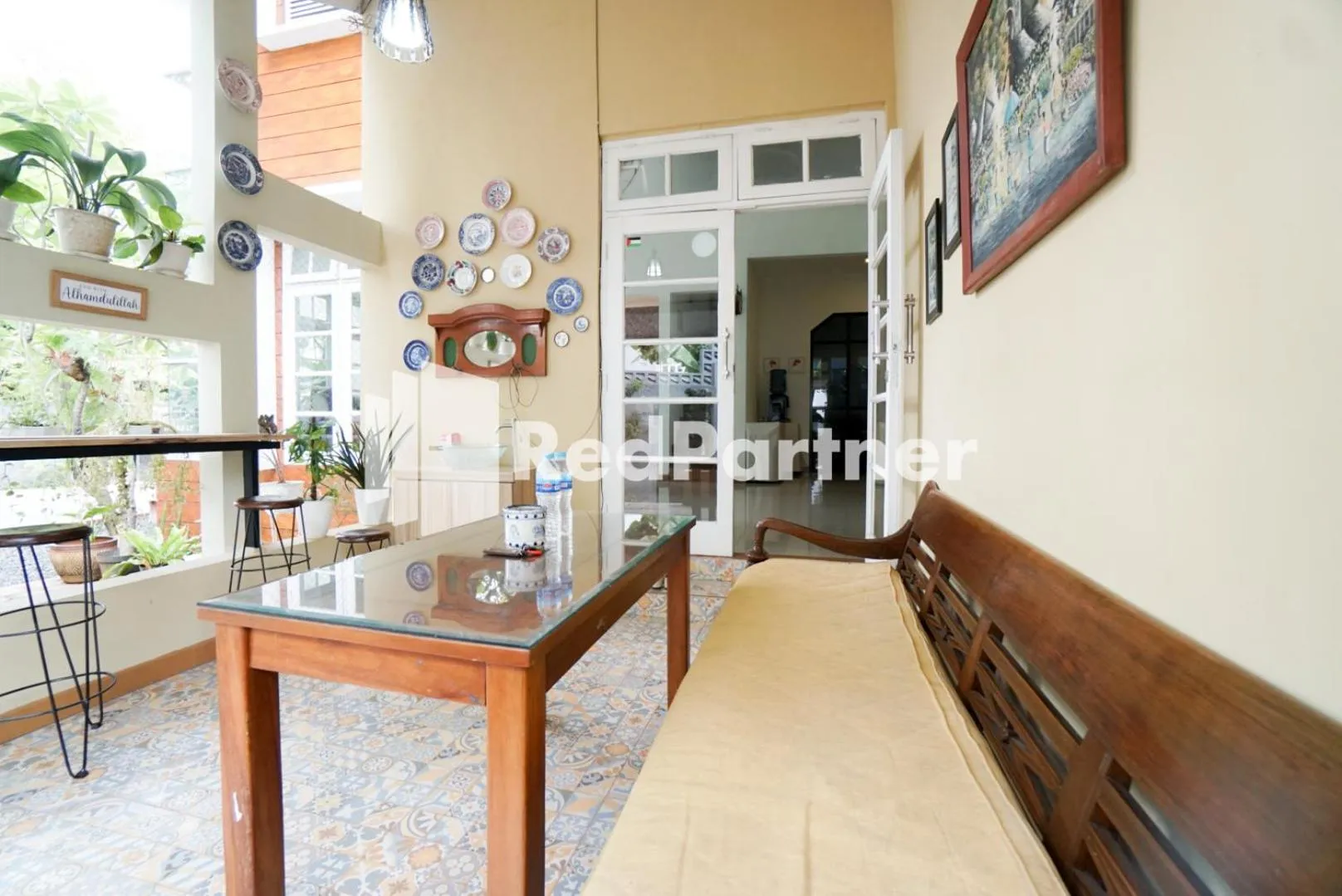 Living room in Fazza Syariah Mitra RedDoorz