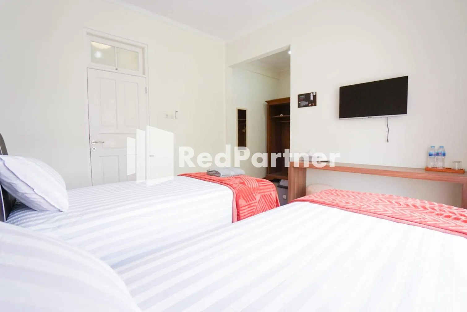 Bedroom, Bed in Fazza Syariah Mitra RedDoorz