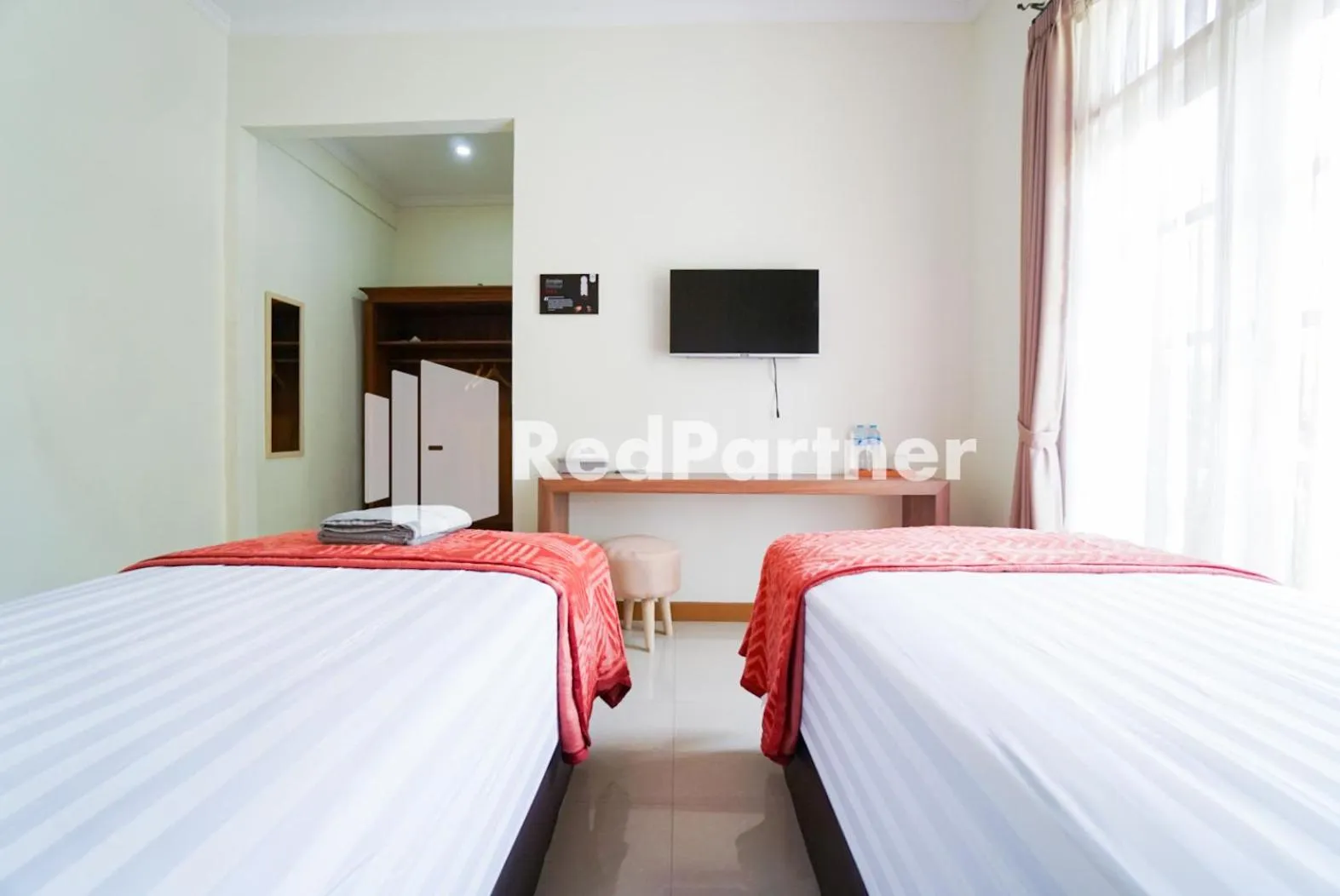 Bedroom, Bed in Fazza Syariah Mitra RedDoorz