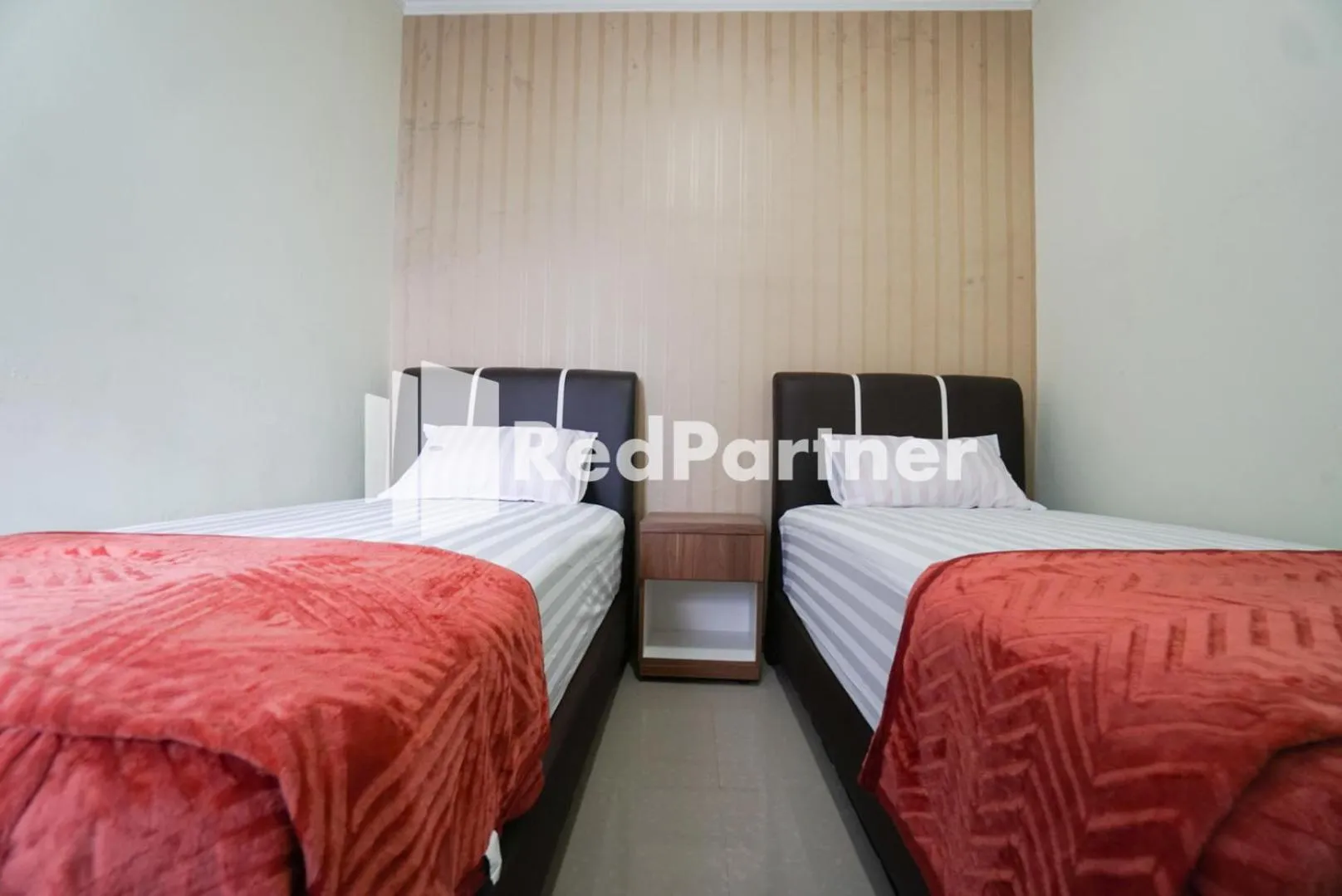 Bedroom, Bed in Fazza Syariah Mitra RedDoorz