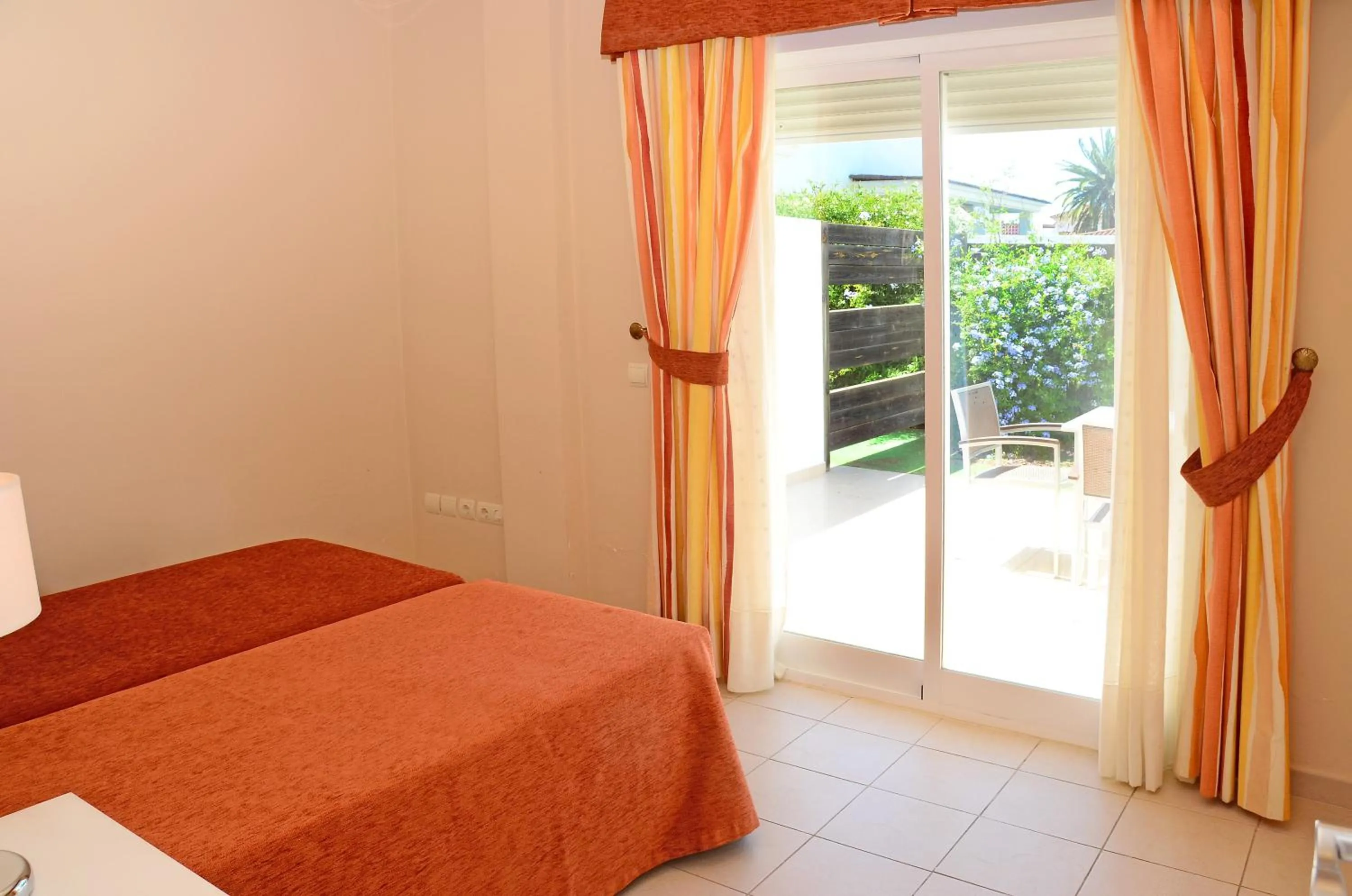 Balcony/Terrace, Bed in Apartamentos Piedramar