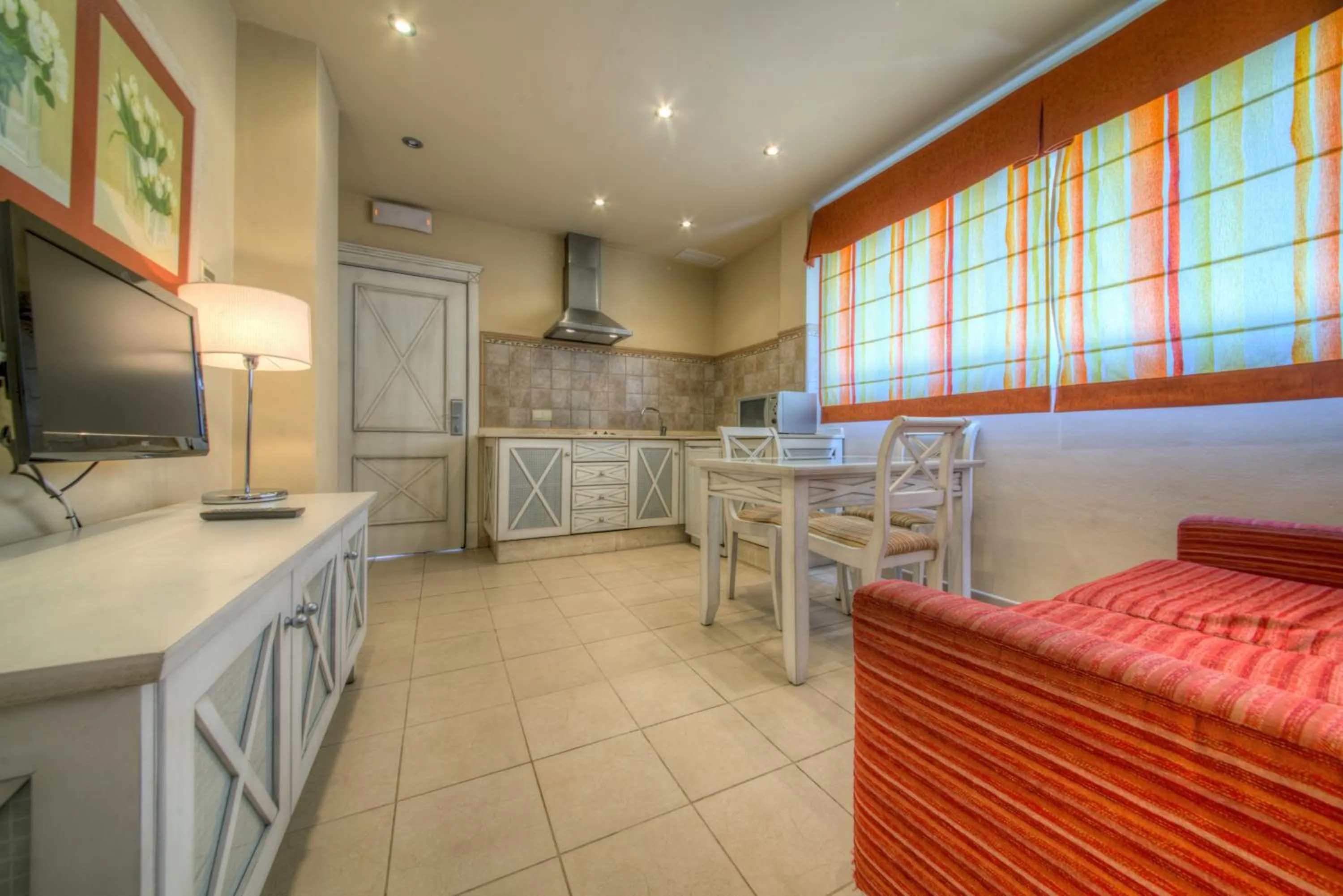 kitchen, Bed in Apartamentos Piedramar