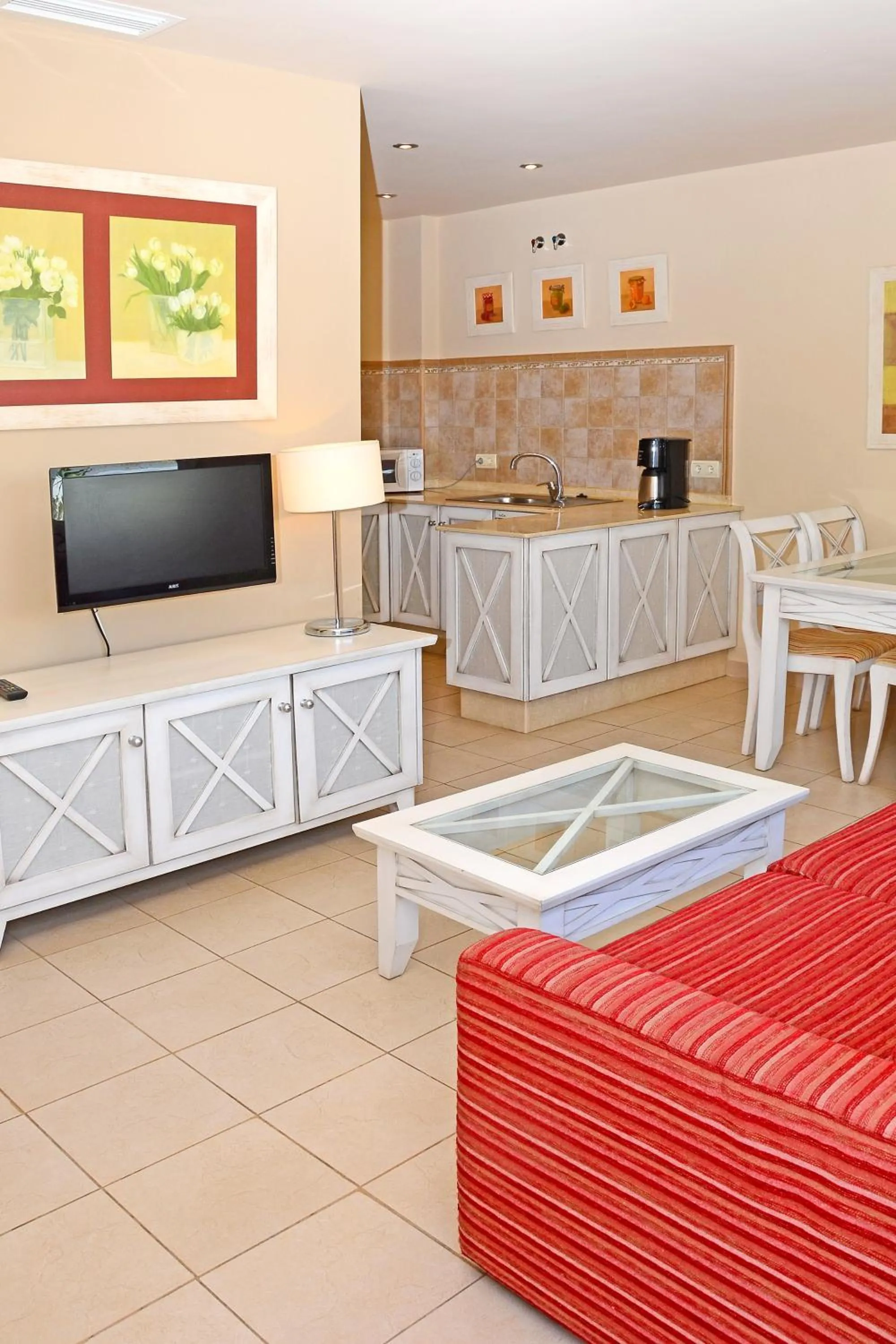 Kitchen or kitchenette in Apartamentos Piedramar