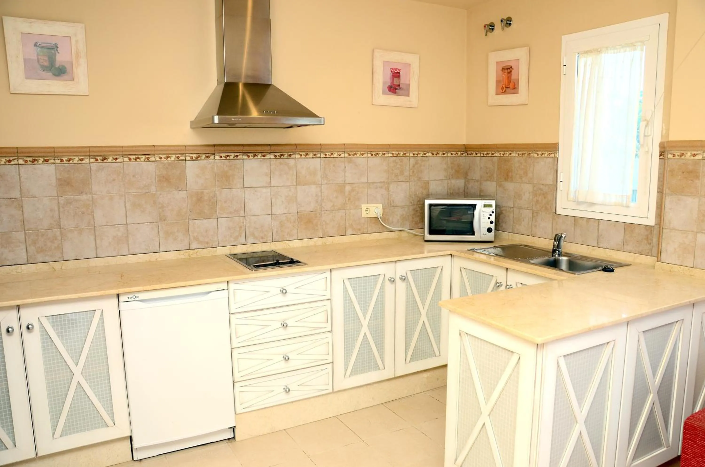 Kitchen or kitchenette in Apartamentos Piedramar
