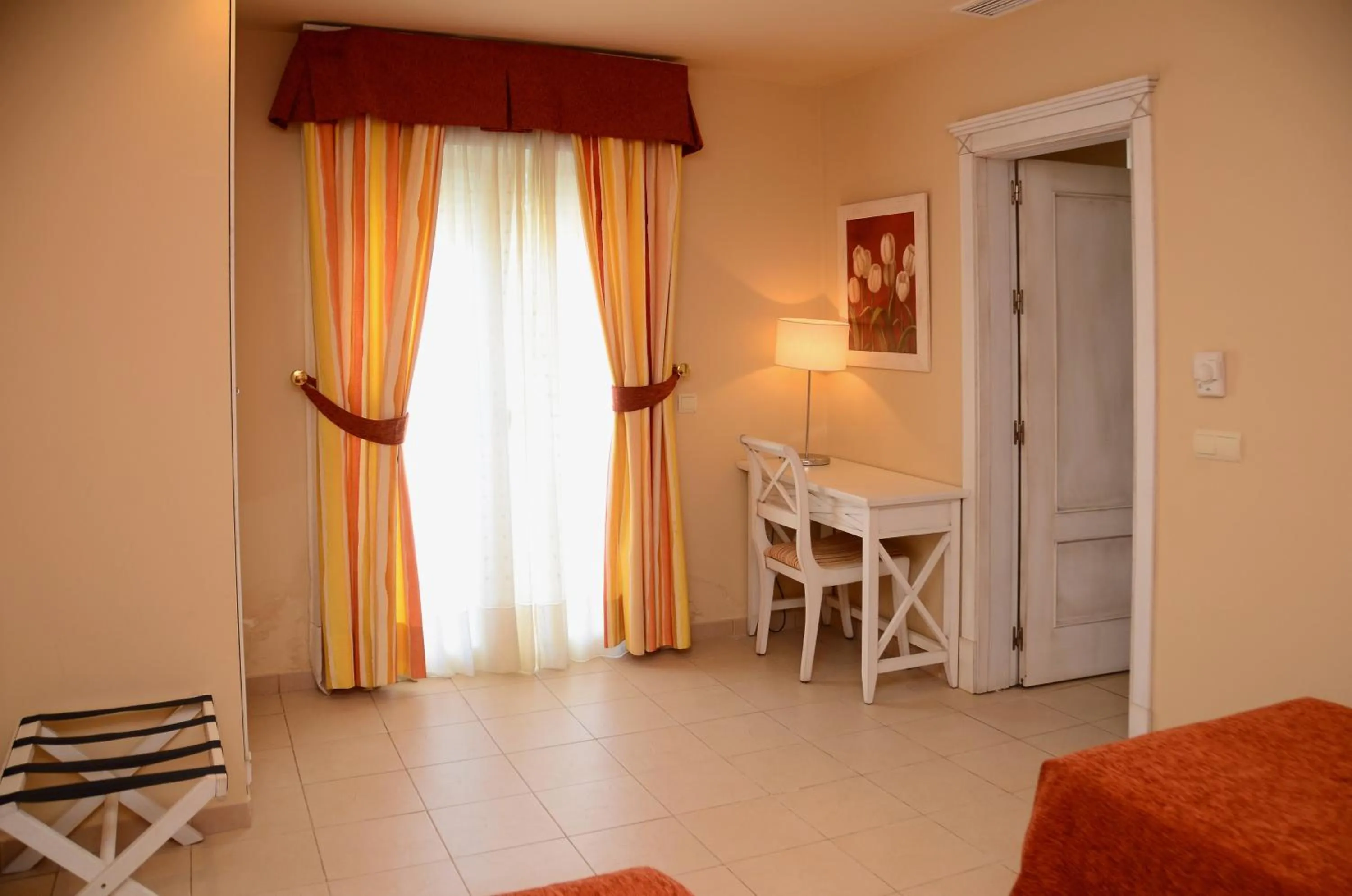 Photo of the whole room in Apartamentos Piedramar