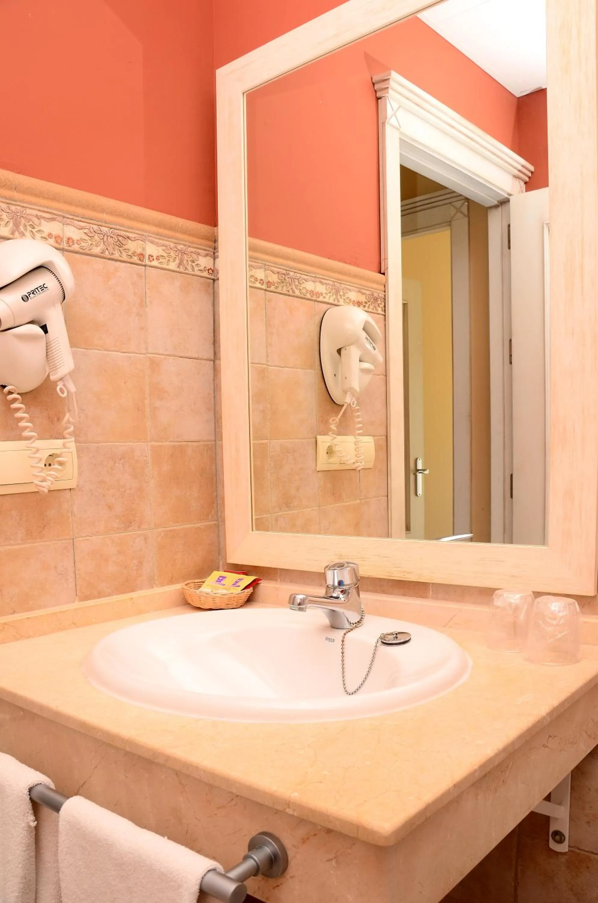 Bathroom in Apartamentos Piedramar