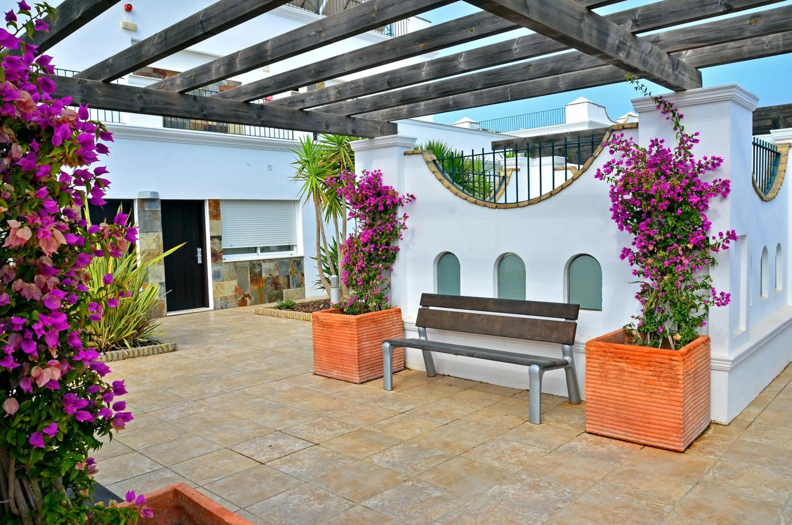 Facade/entrance in Apartamentos Piedramar